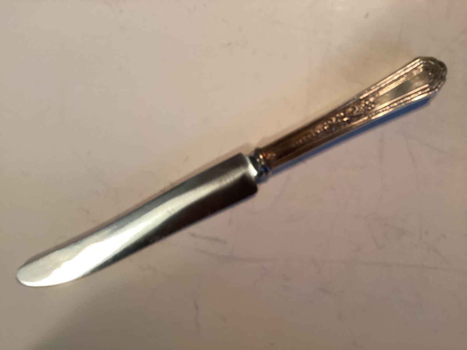 6 – Dinner knives – Holmes Edwards 1925 Silver Inlaid Super Plate “Romance”