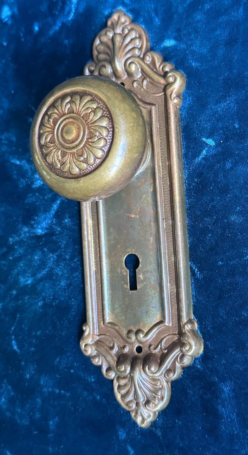 Antique c.1901 Bronze /Brass Sargent “Dunkirk” Door Knob & Doorplate L-12200