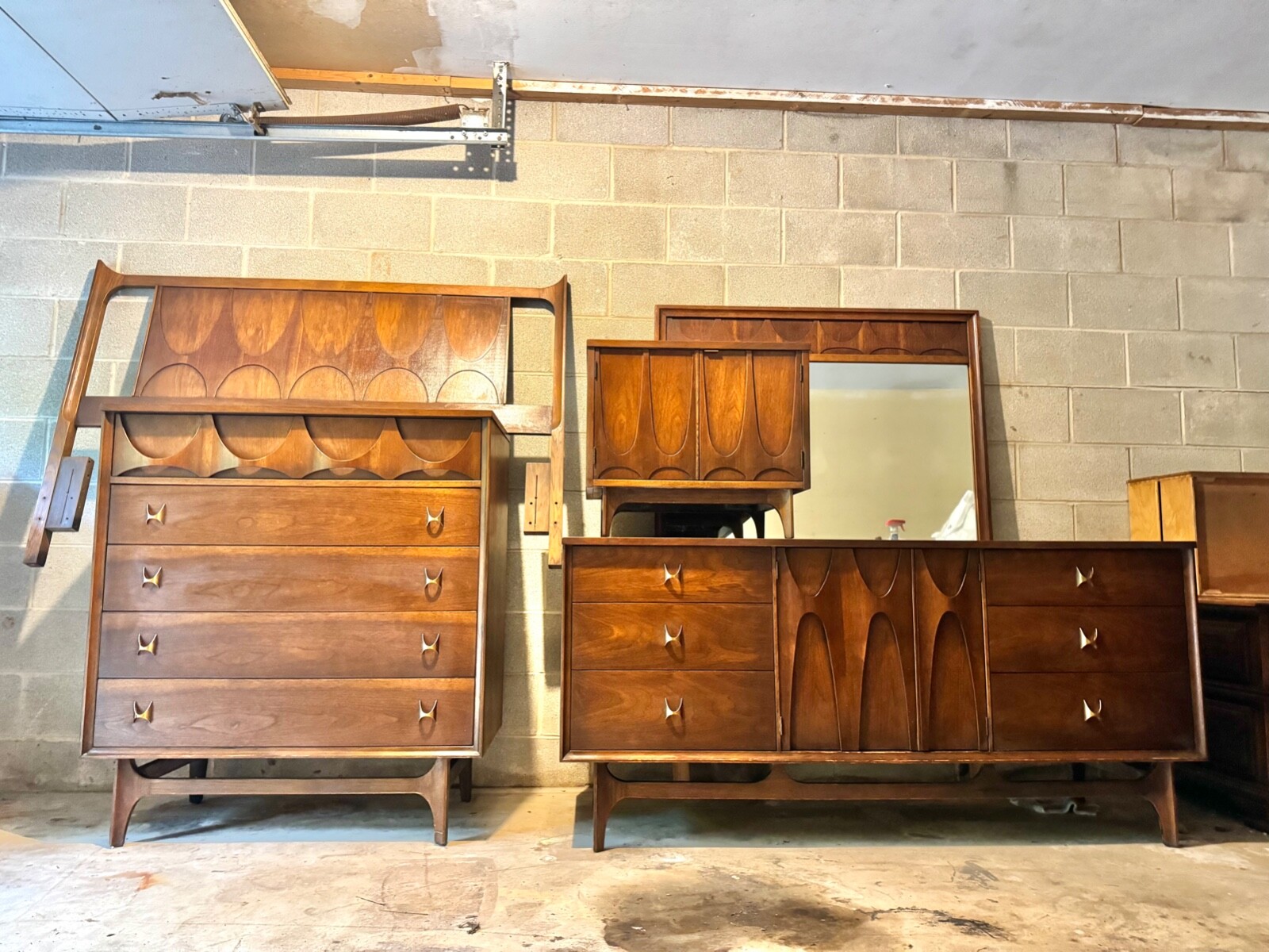 RARE FIND: 5 Piece Walnut Broyhill Brasilia Bedroom set Mid Century Modern