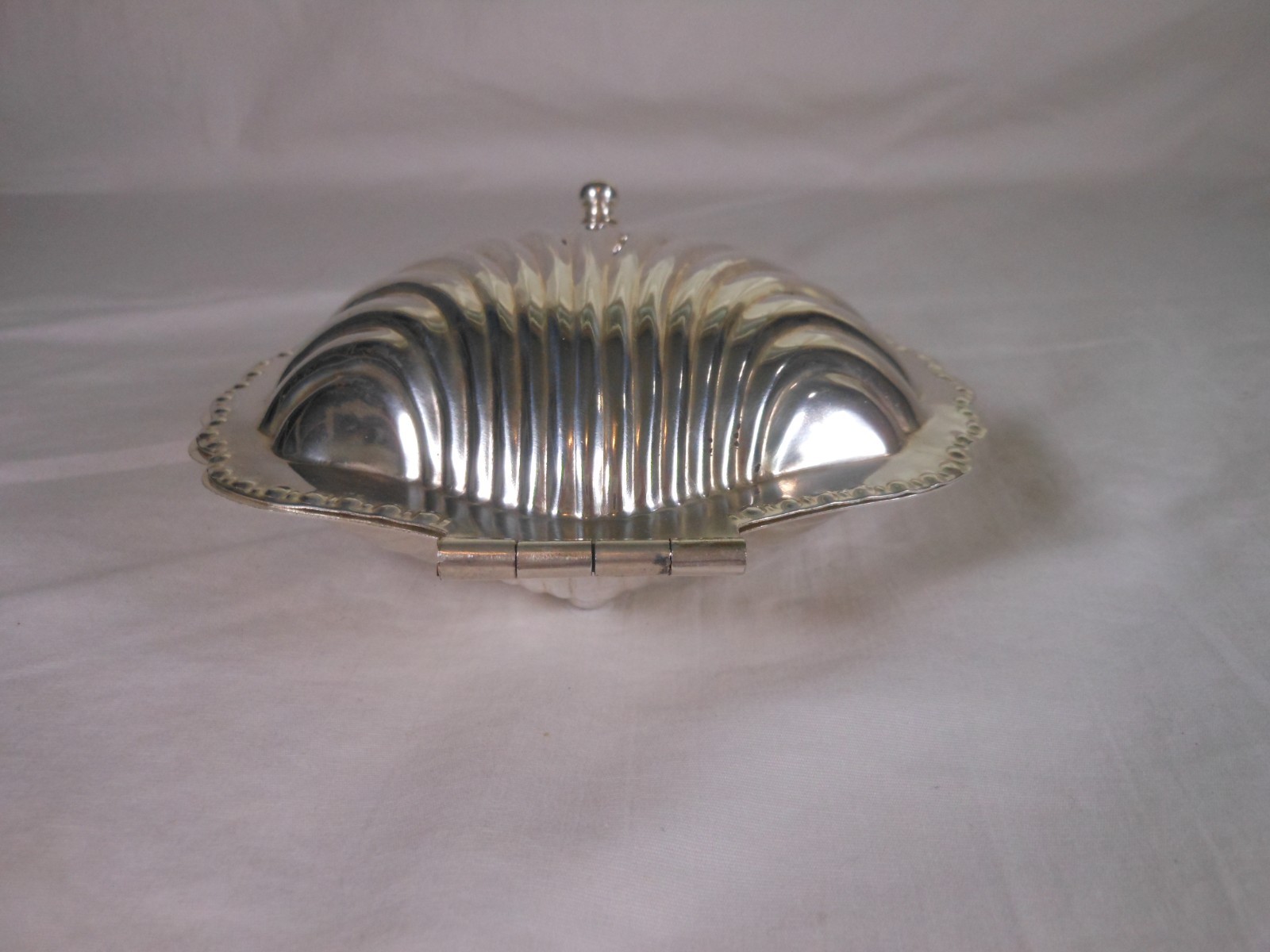 Vintage, Cheltenham, Clam Shell Serving Dish, Silverplate, England. (DS)
