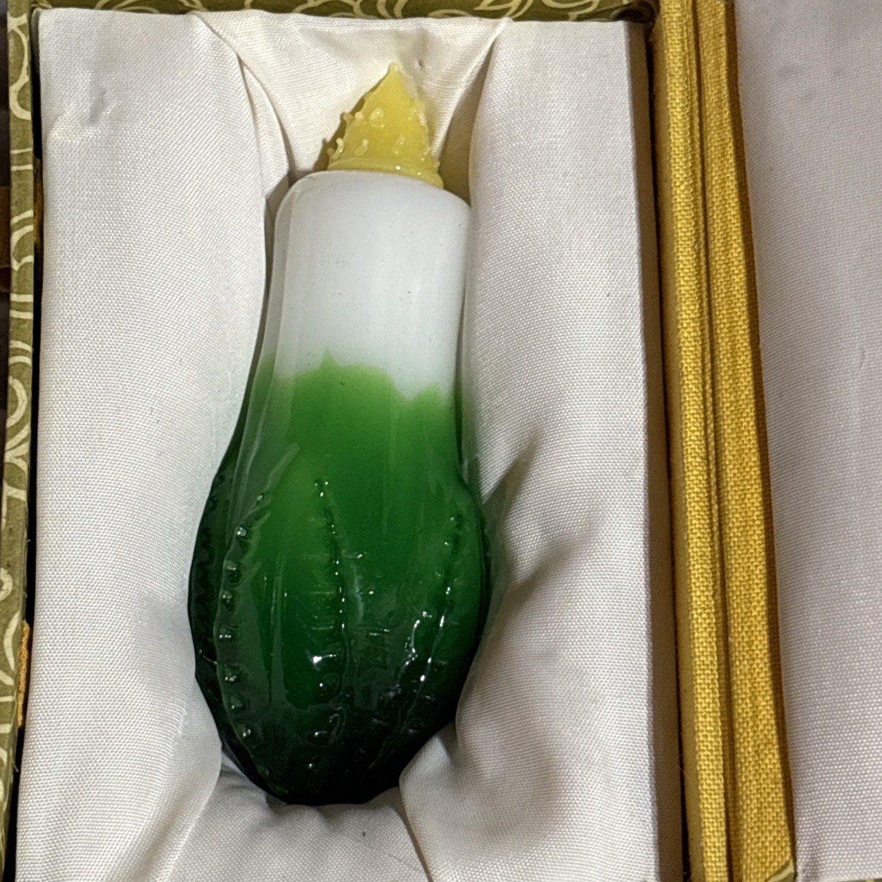 Vtg Peking Glass Snuff Bottle Lucky Cabbage Original Box 3.75″ Rare