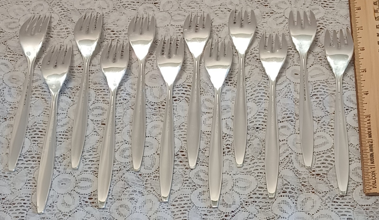 Oneida Community Silverplate ENCHANTMENT Serv-12 GENTLE ROSE 73 pc Chest+Serving