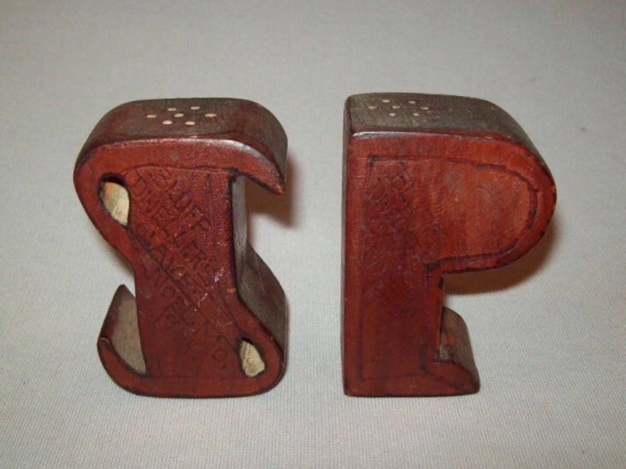 Vtg 1944 Bluff Dwellers Cave Cavern Folk Art Carved Wood Salt Pepper SP Shakers