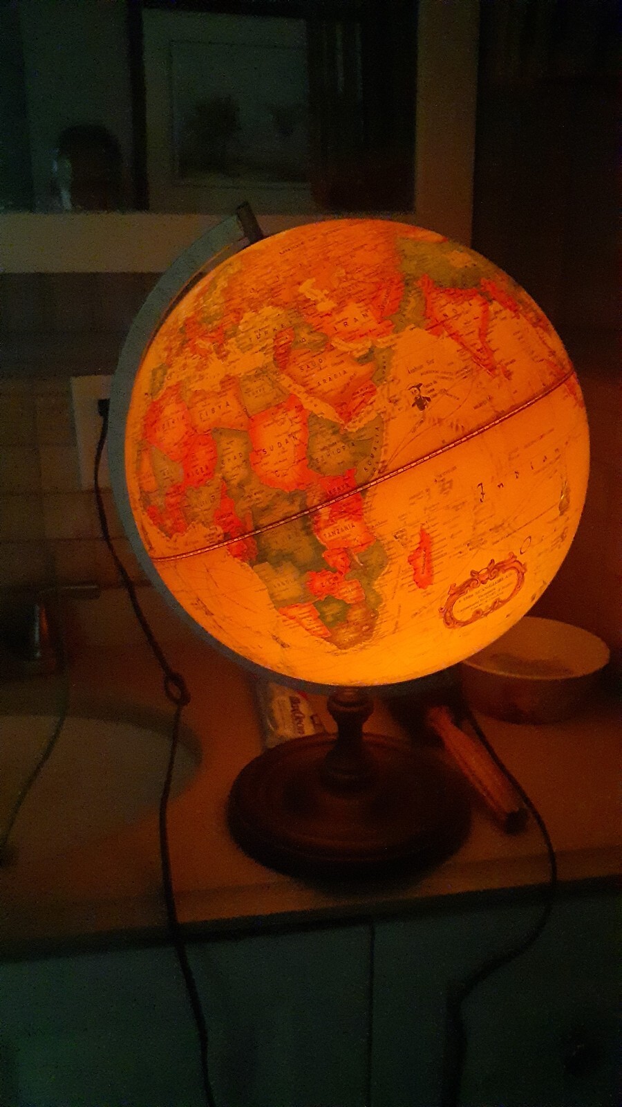 Vintage 1980 Scan-Globe A/S Denmark 12” Lighted Globe “World Discoverer”