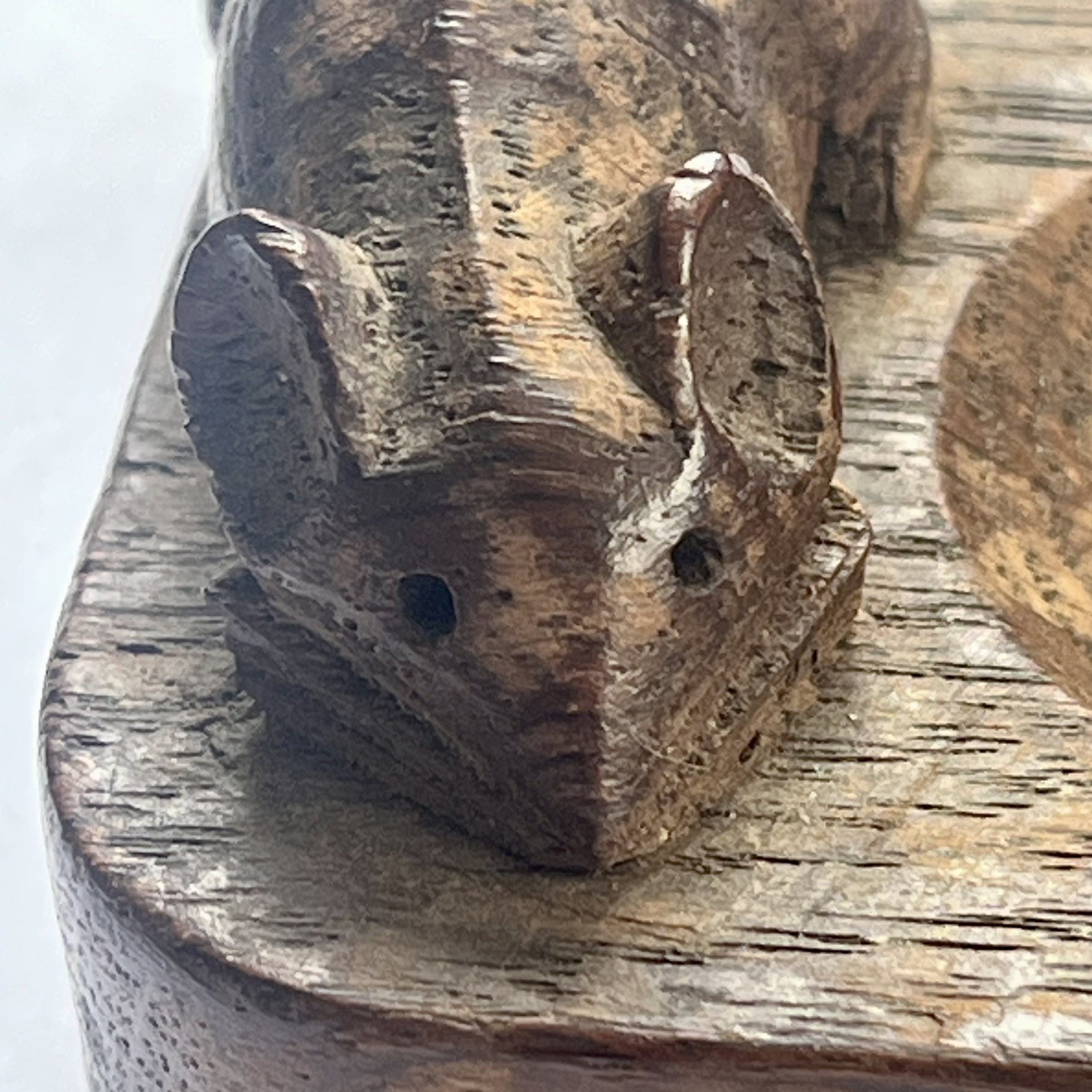 VINTAGE ROBERT MOUSEMAN THOMPSON HAND CARVED OAK ASHTRAY WITH SIGNATURE MOUSE