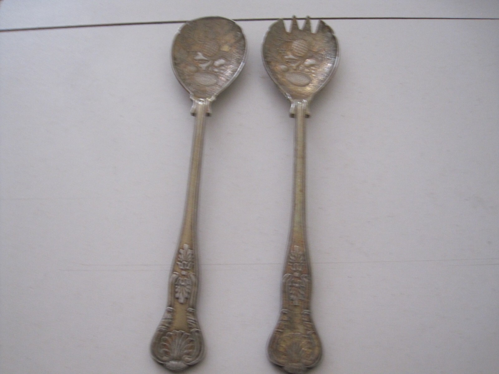 VINTAGE SILVER PLATED PAIR OF SALAD SERVERS SERVING SPOONS FRUITS 9.5ins