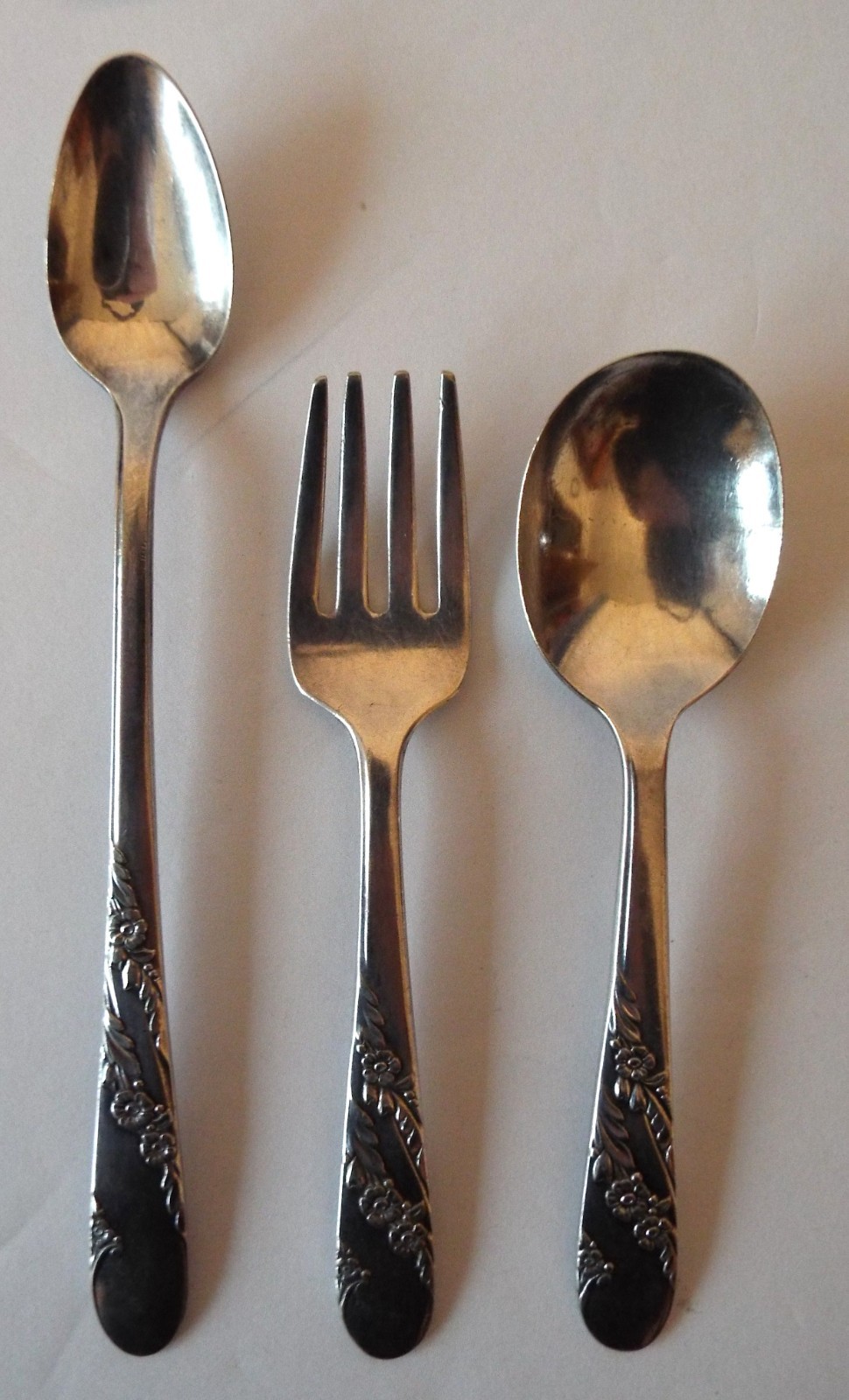 Oneida Bridal Wreath Tudor Infant Feeding Spoon Baby Fork & Spoon Flatware Set