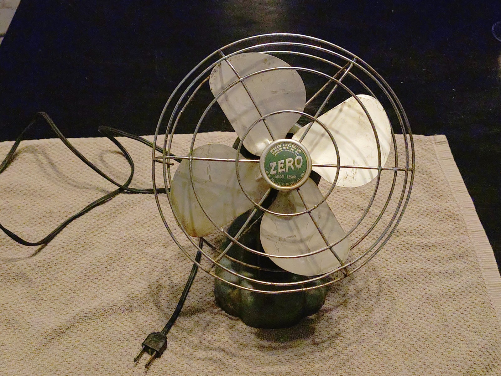 Vintage McGraw Electric Co. ZERO model 1250R desktop fan