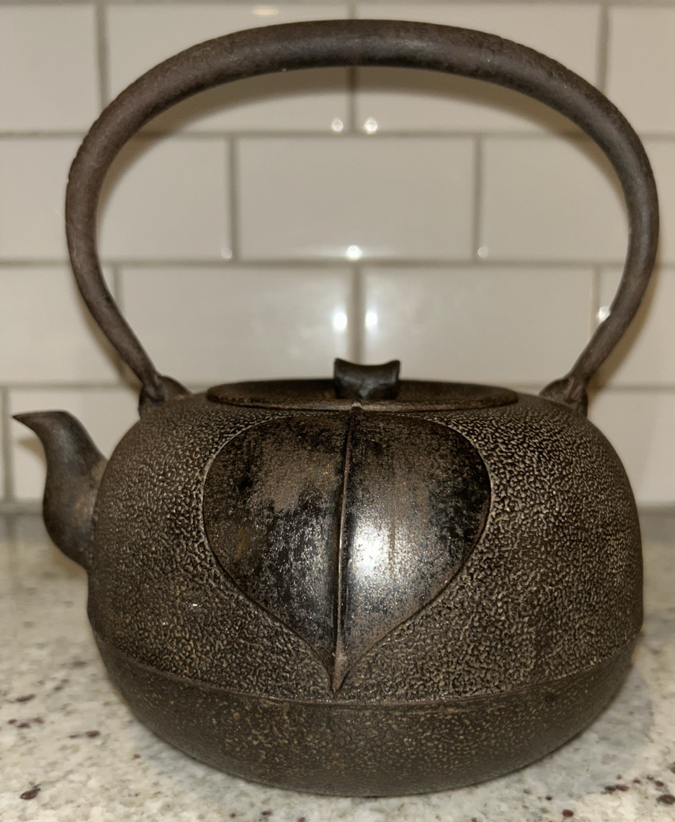 Beautiful Antique Tetsubin (Cast Iron Japanese Teapot) Tea Leaf Pattern