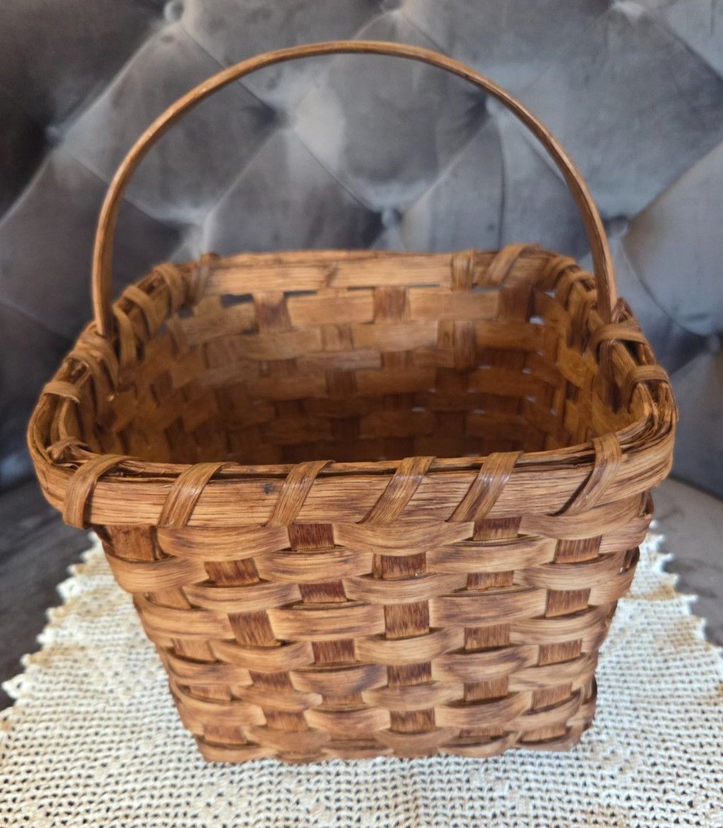 Vintage Hand Woven Egg Gathering Garden Basket – 8″ W x 8″ D x 7″ H