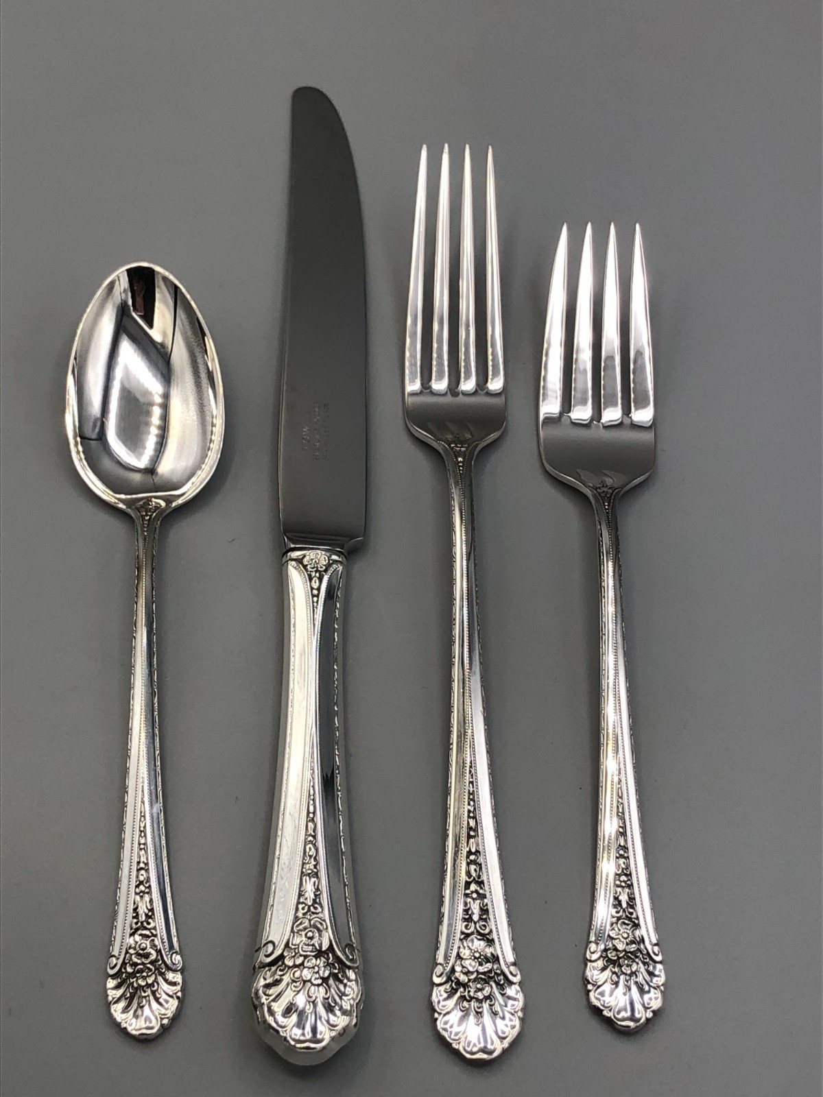 Royal Windsor by Towle Sterling Silver 4 piece Place Setting, french blade Knife