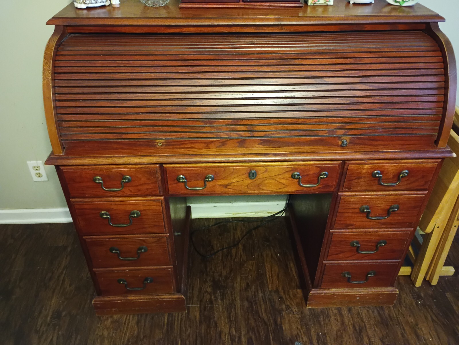 Vintage antique roll top Secretary desk. Solid wood. 7 drawers, beautiful.