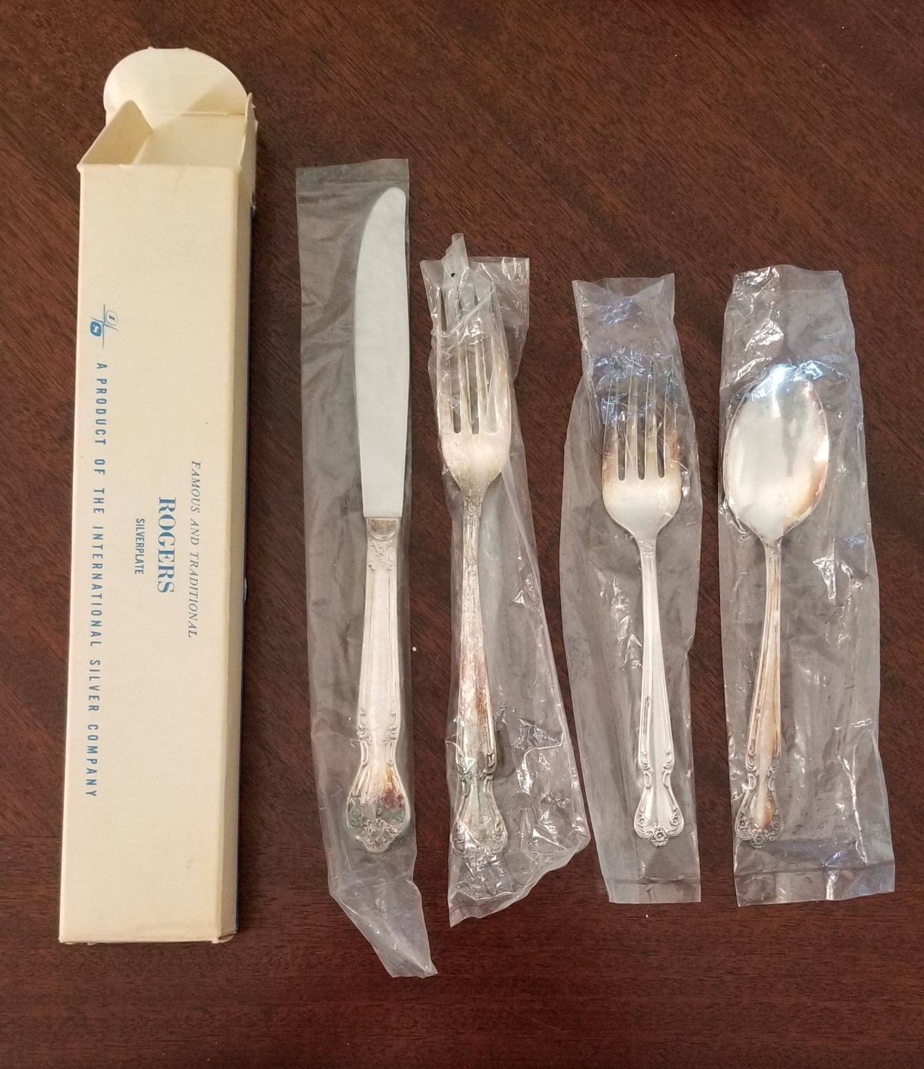NIB 4 Piece Place Setting Rogers Bros. Daybreak-Elegant Lady Silver Plate