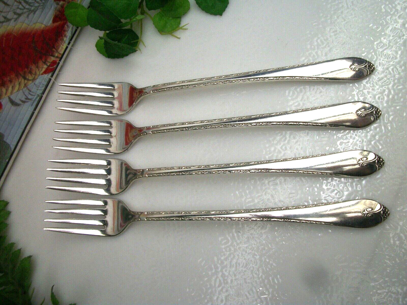 4 International Rogers EXQUISITE Silverplate Luncheon Grille Forks 1940