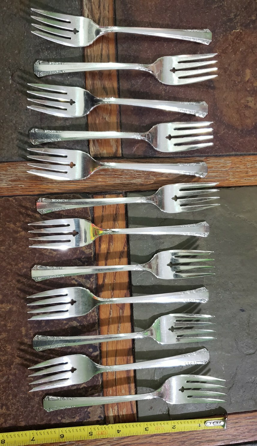 ✅ 1881 ROGERS SET OF 1 2 c1939 DEL MAR PTRN SILVERPLATE “6 1/2” SALAD🥗🍅 FORKS