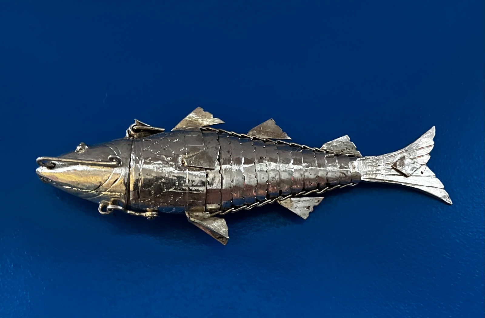 Antique Silver Articulated Fish/Spice Box Length 15cms (6″) Width 4cms 52grams