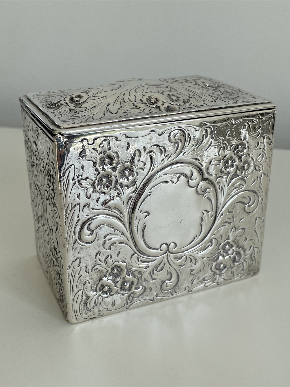 Stunning Silver Victorian Hinged Tea Caddy -Hallmarked London 1852 – 295g Weight