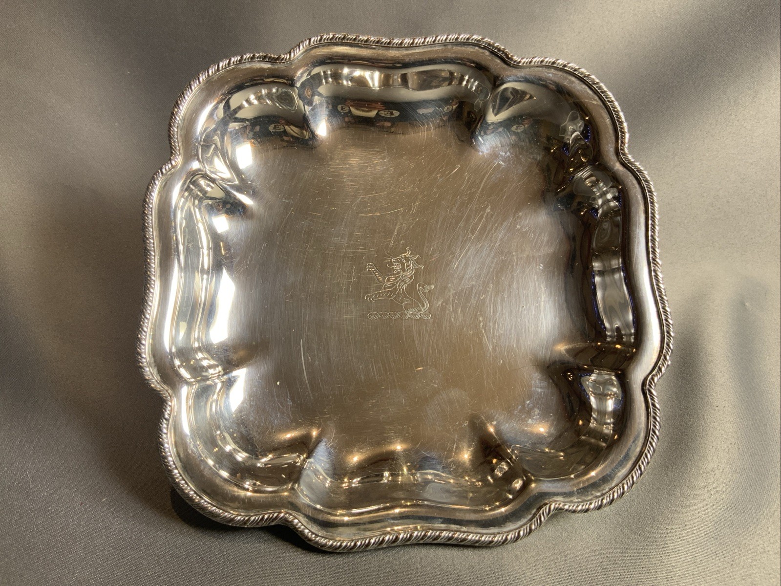 VTG Engraved Lion Crest Gadrooned Silverplate Claw Footed Gratuity Plate