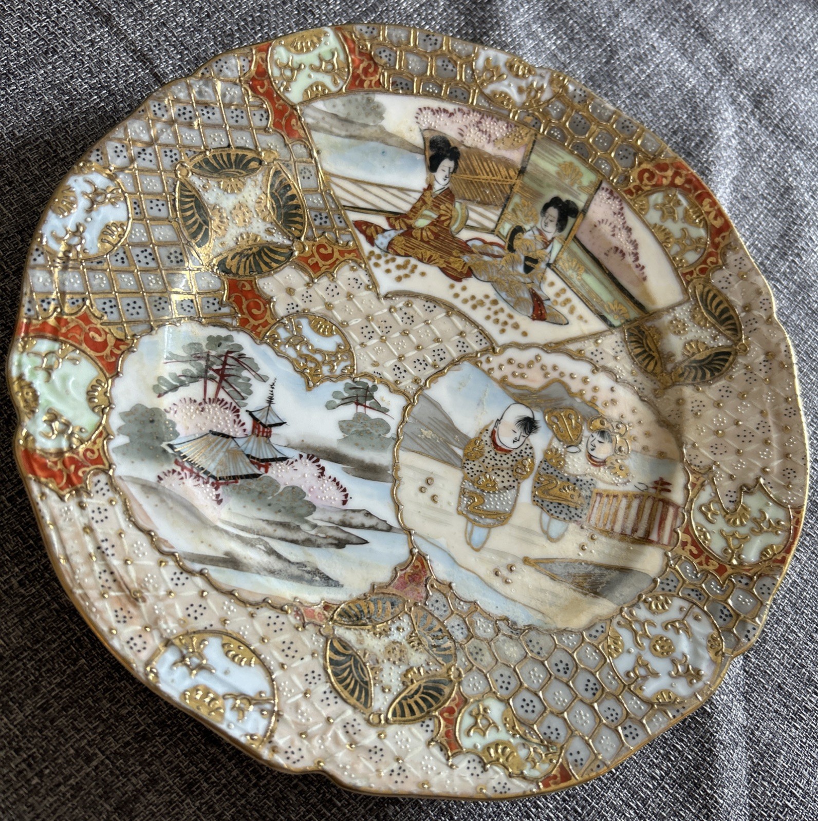 Antique Japanese Satsuma Plate Meiji Period Late 19th Century 7.75” Moriage Gold