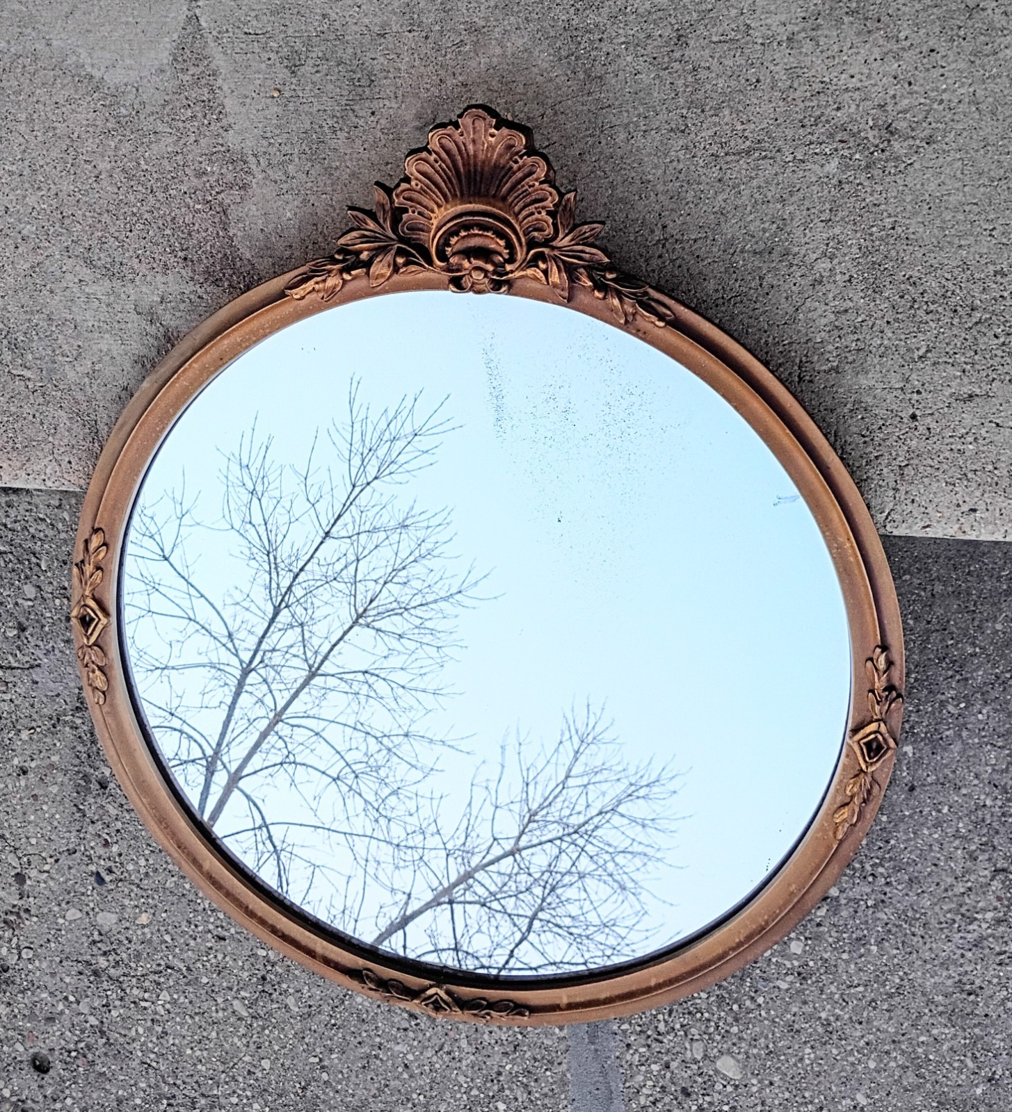 Vintage Round Gold Bathroom Vanity Hall Wall Mirror, Floral Crest