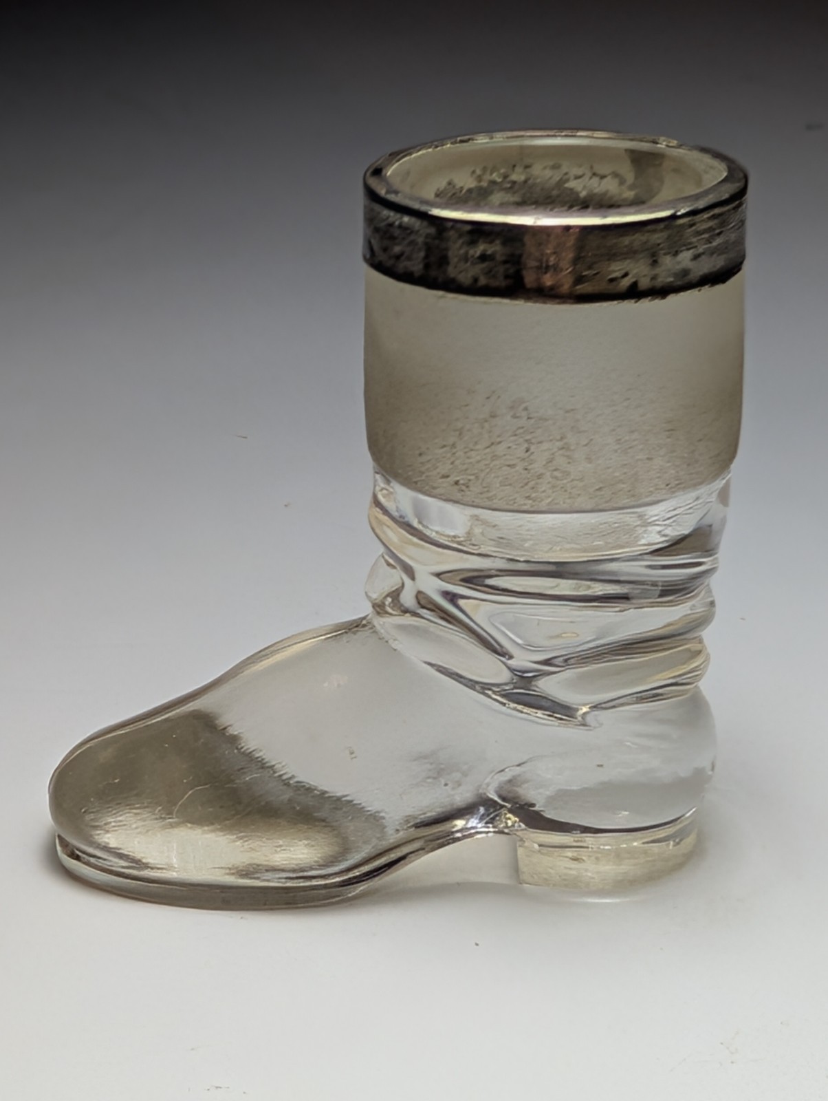 ANTIQUE VICTORIAN HM SILVER RIM GLASS BOOT VESTA HOLDER/MATCHSTRIKER R.P 1902
