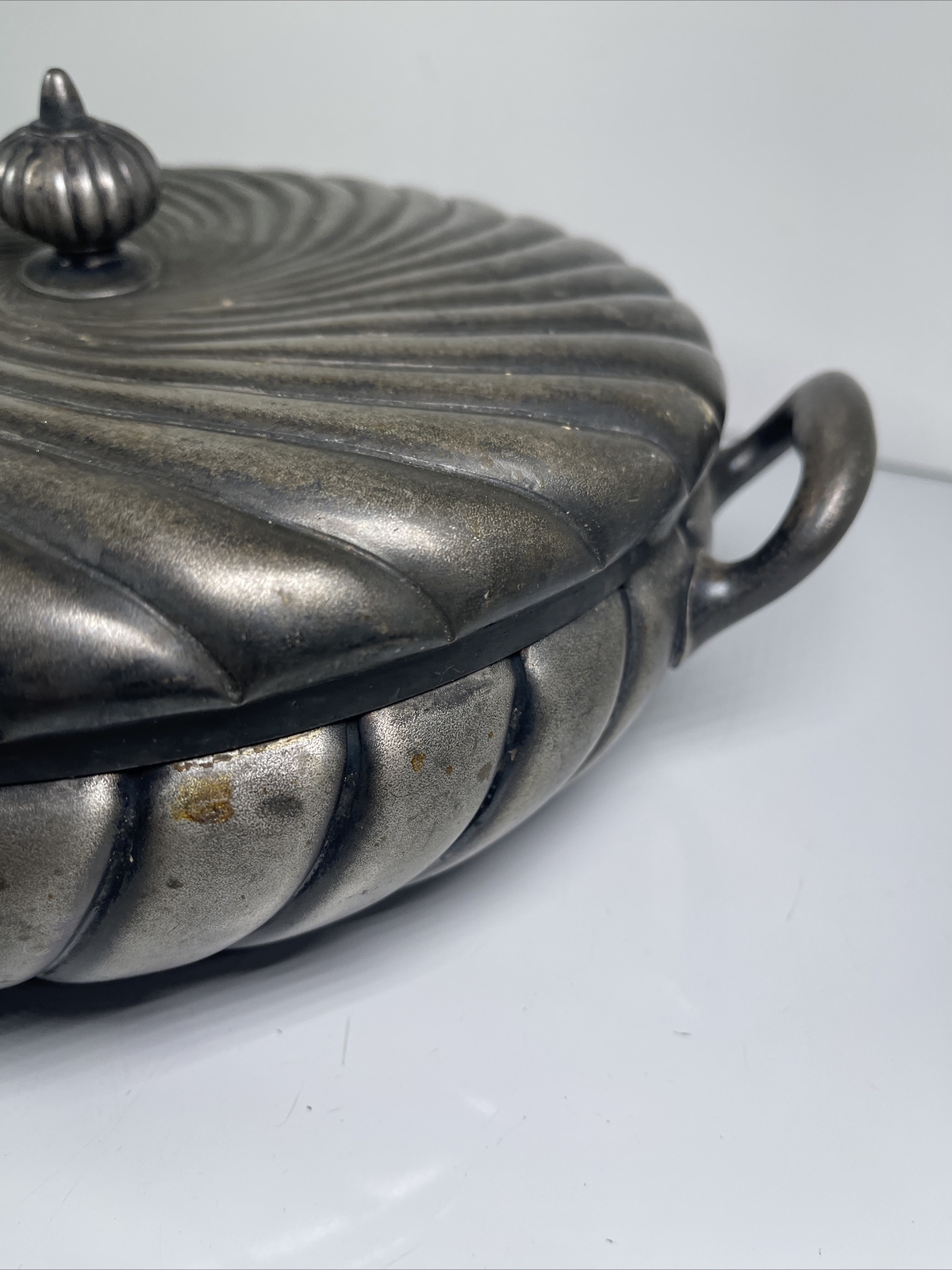 Antique Middletown Serving Dish & Lid – Silverplate Hard White Metal Swirl