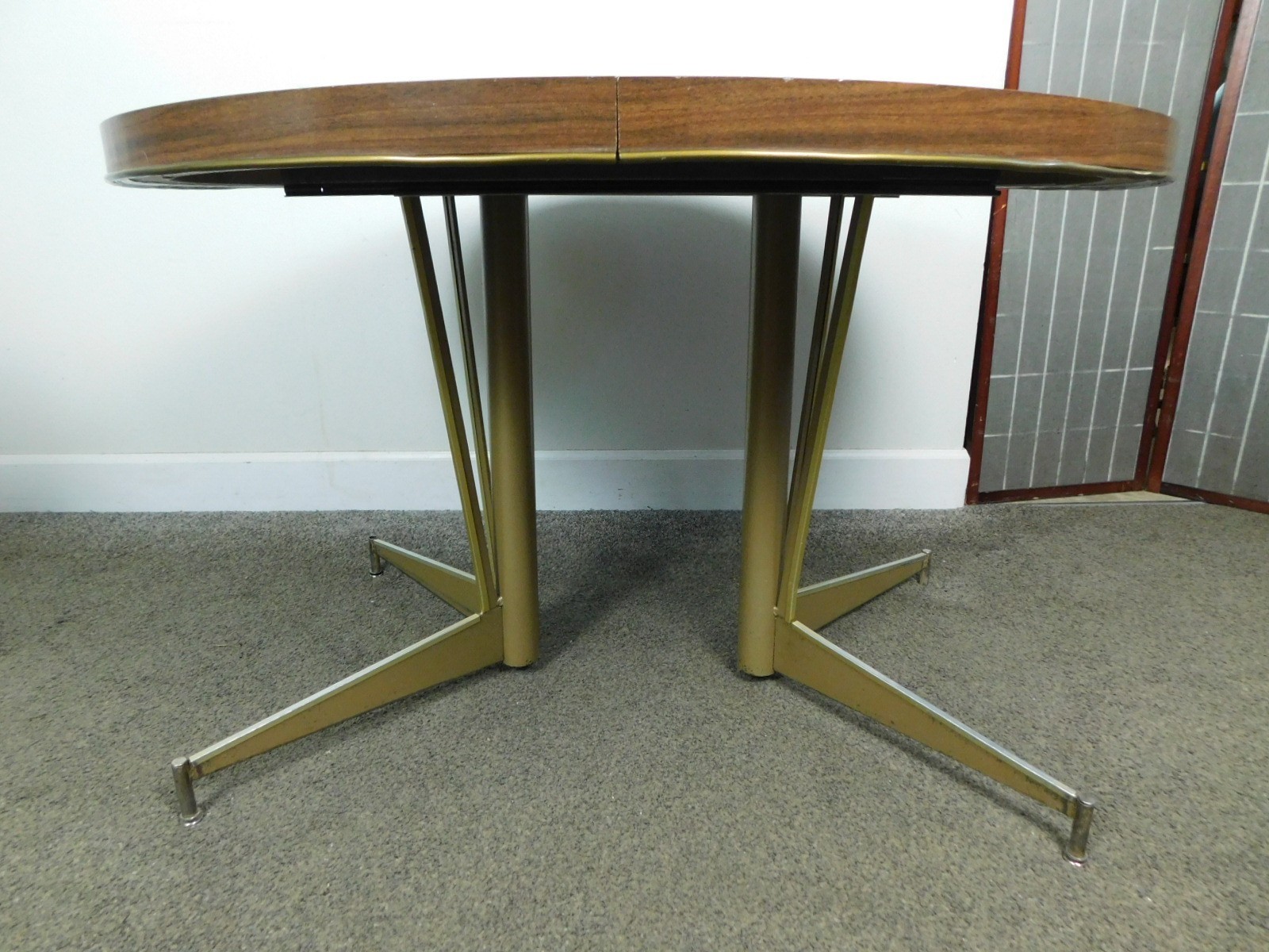 MCM Flower Power Walnut 1963 Atomic Kitchen Dining Table 42 Round + 18″ Ext Leaf