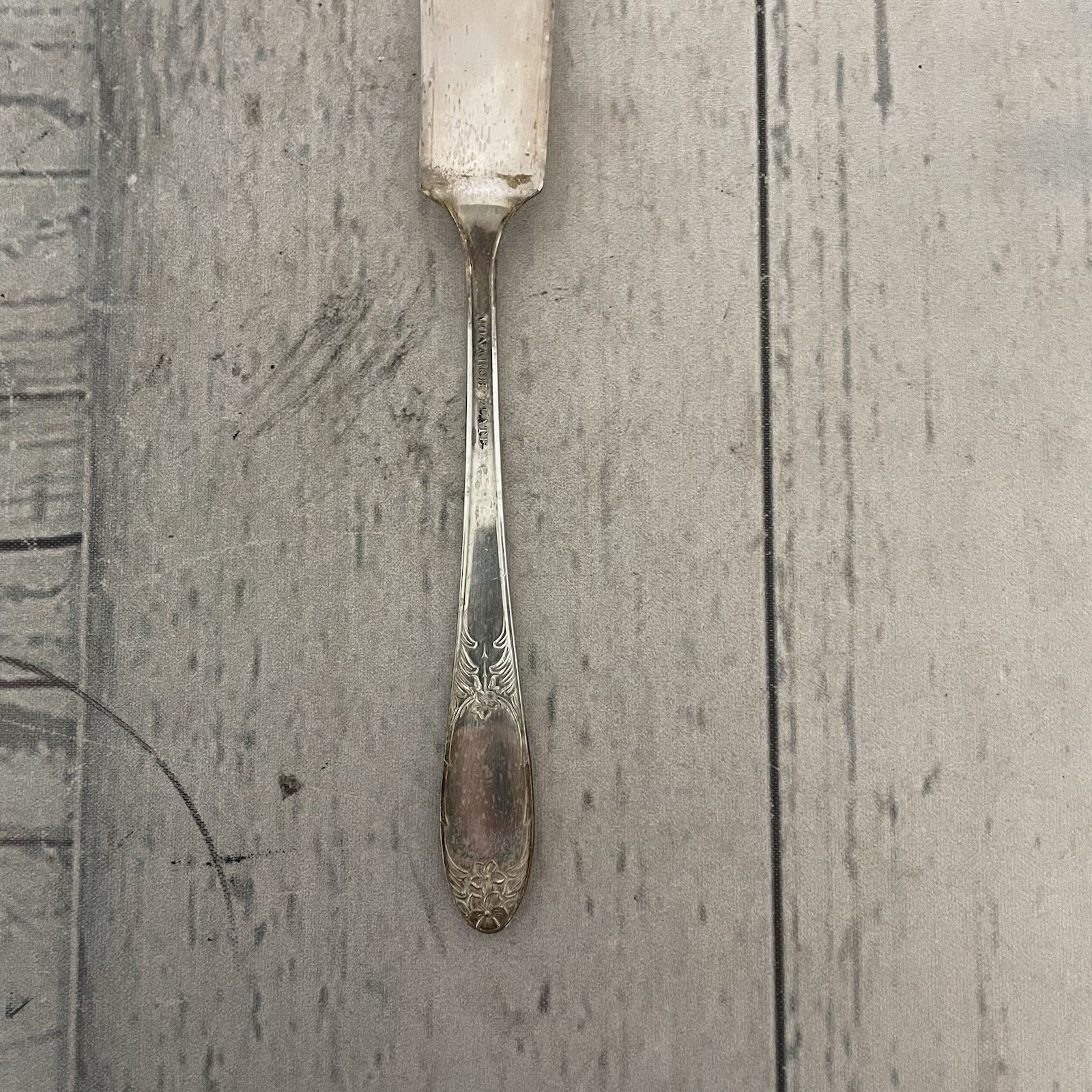 Vintage National Silver Co. Four (Silverplate) 7-1/4″ Flat Handle Butter Knife