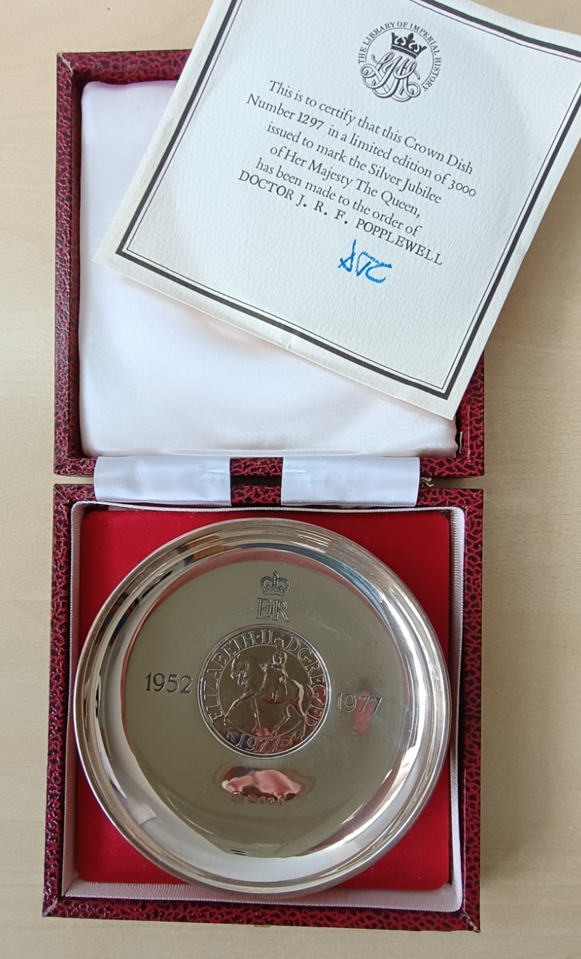 Commemorative Hallmarked Silver Pin Dish QUEEN ELIZABETH II SILVER JUBILEE 1977