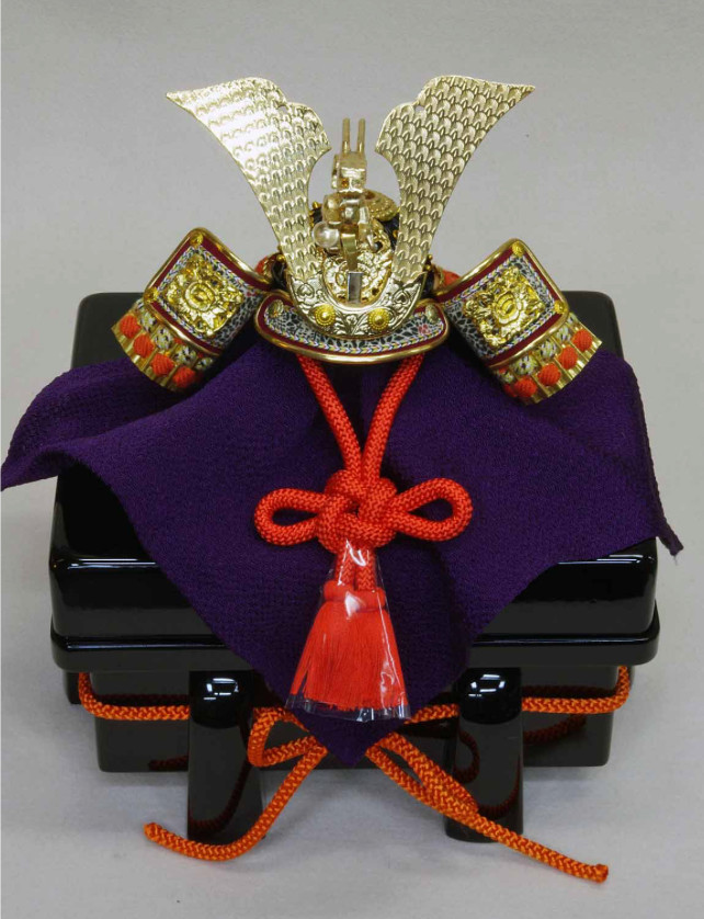 Gold Leaf Samurai Helmet KABUTO with Large Shovel Shape