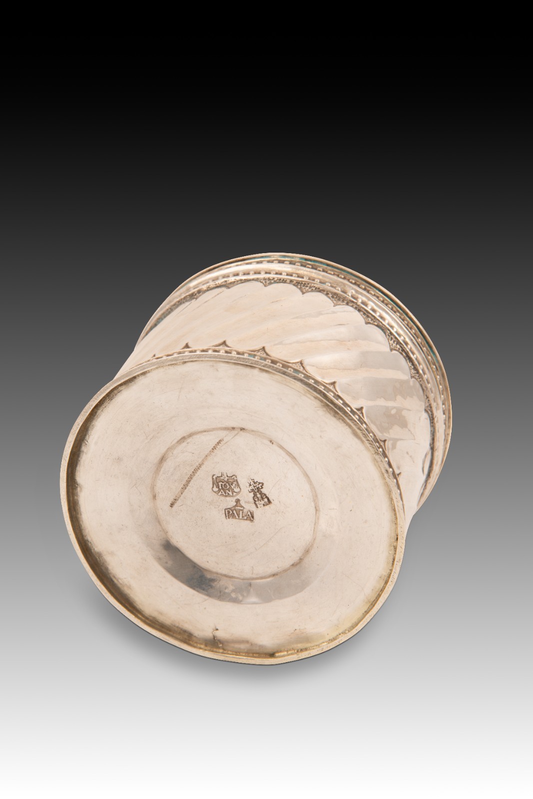 Pyx. Silver. Palencia, Spain. Pedro de Palacios, hallmark Juan de Peso, 16th c