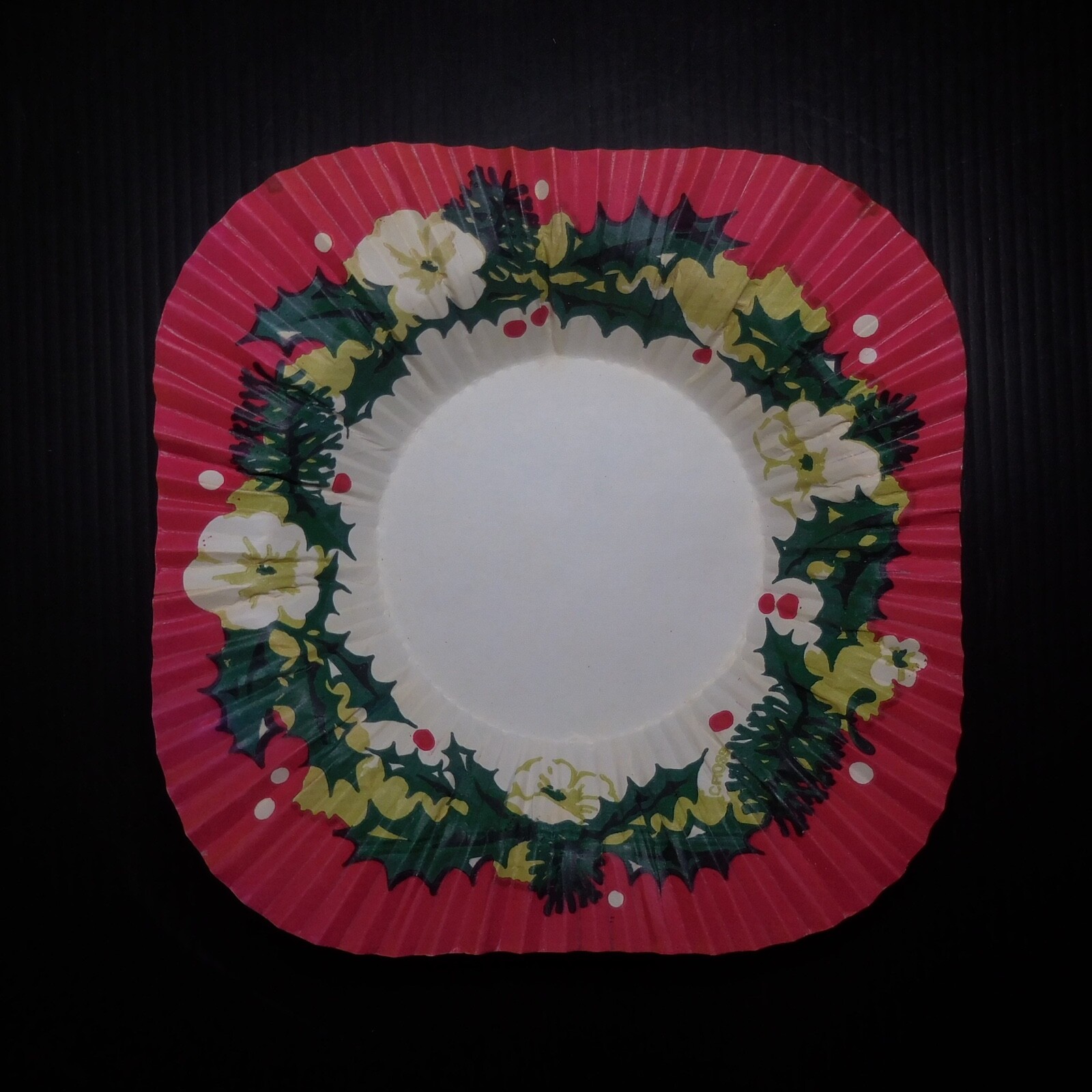 2 Decorative Christmas Dessert Paper Plates Flower Red Green Yellow White N8348