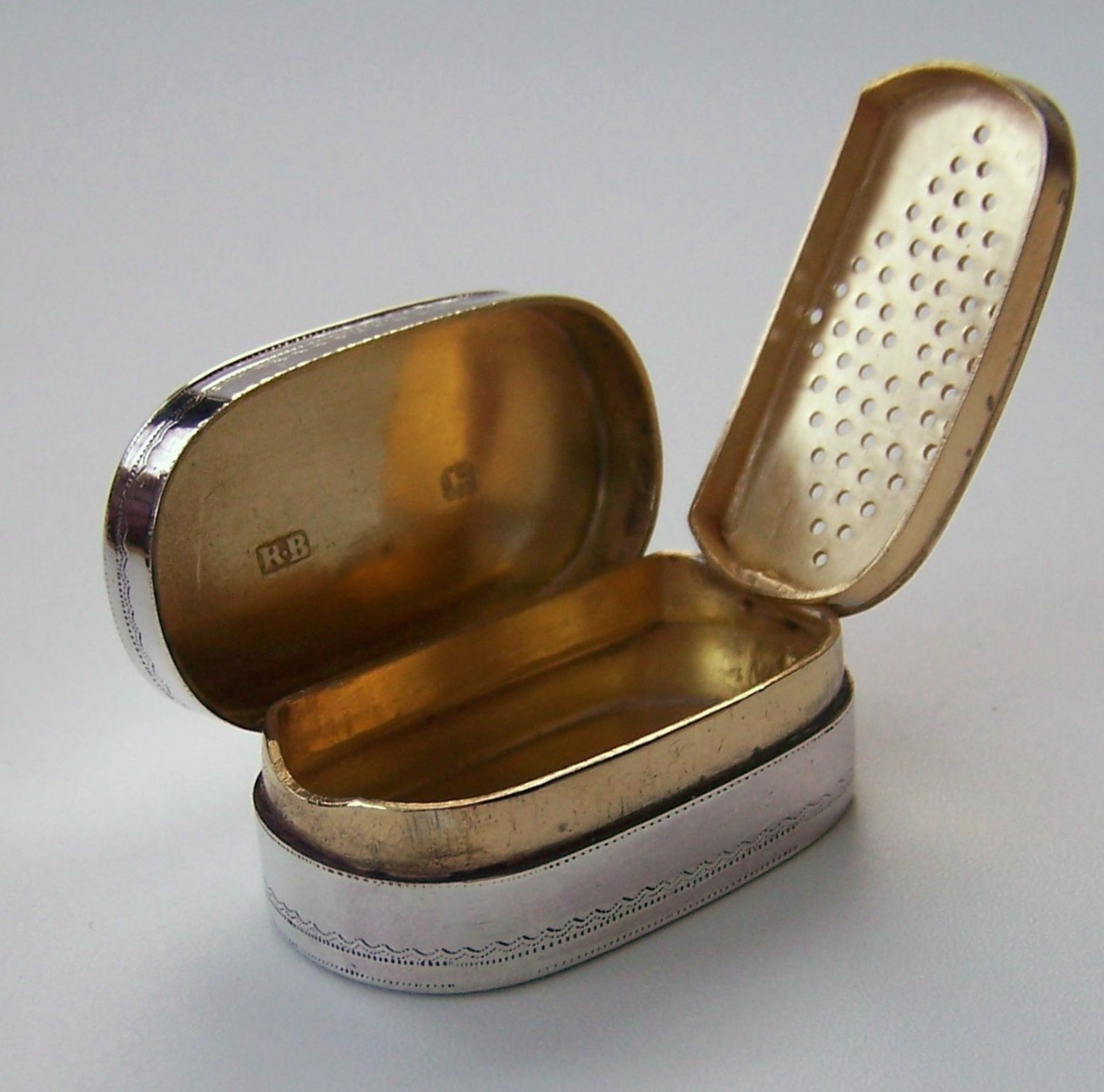 1798 GEORGIAN GEORGE III STERLING SILVER VINAIGRETTE. ROGER BIGGS LONDON