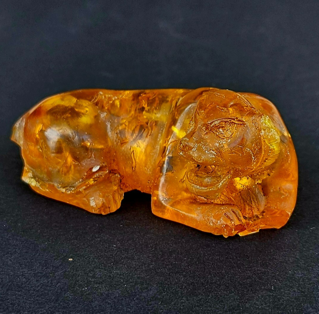 Vintage Chinese Carved Amber Dog Figurine 114g Honey Cognac Color