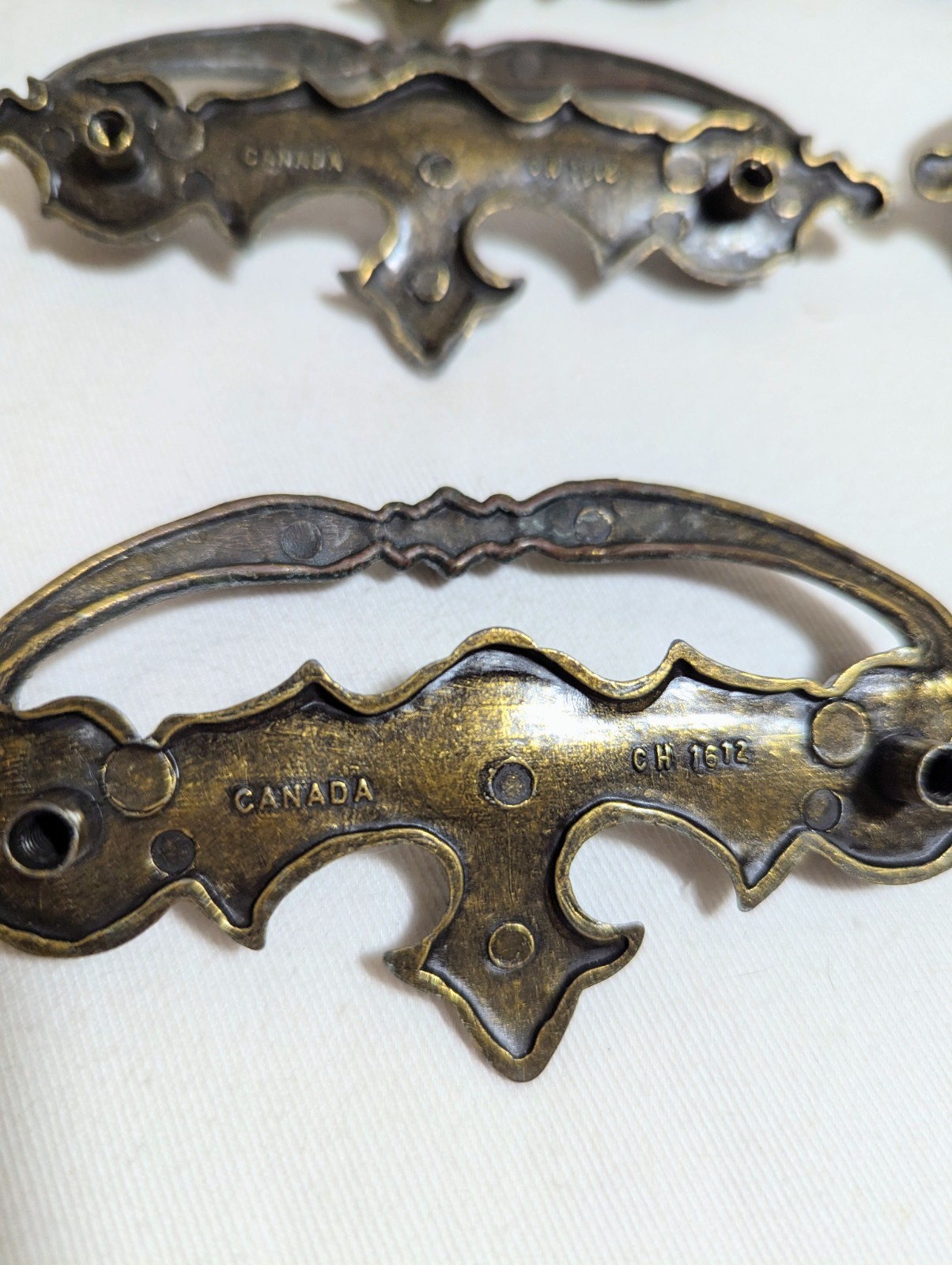 8 Vintage Batwing Fixed Bail Drawer Pulls 3″Mount Canada CH1612 Chippendale EUC