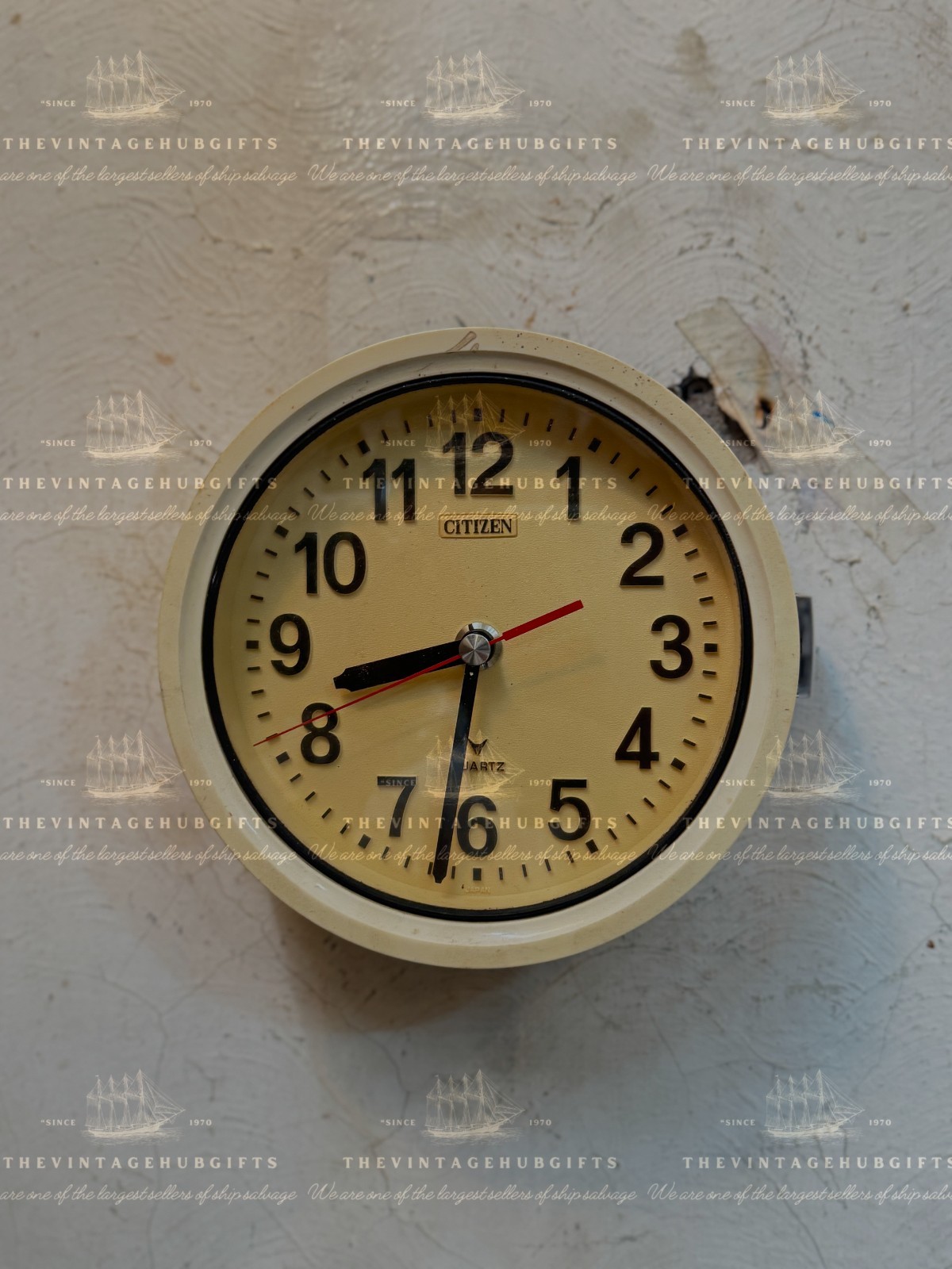 Retro Wall Clock Round Quartz Clock with Bold Numbers Home or Office Decor
