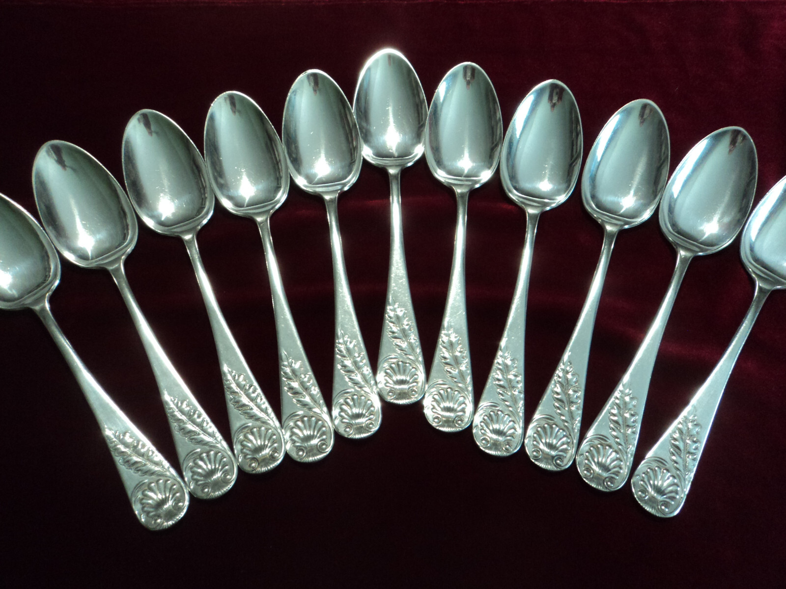 Silverplate Flatware Lot of 11 Oval Place Soup Spoons Antique Rogers QUEEN 1891