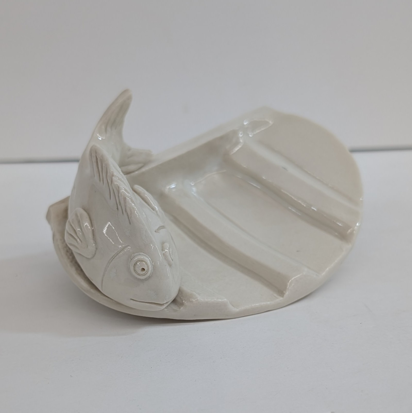Vintage Buechner Studio Pottery 3D Fish Soap Dish White Wall Mount 1980