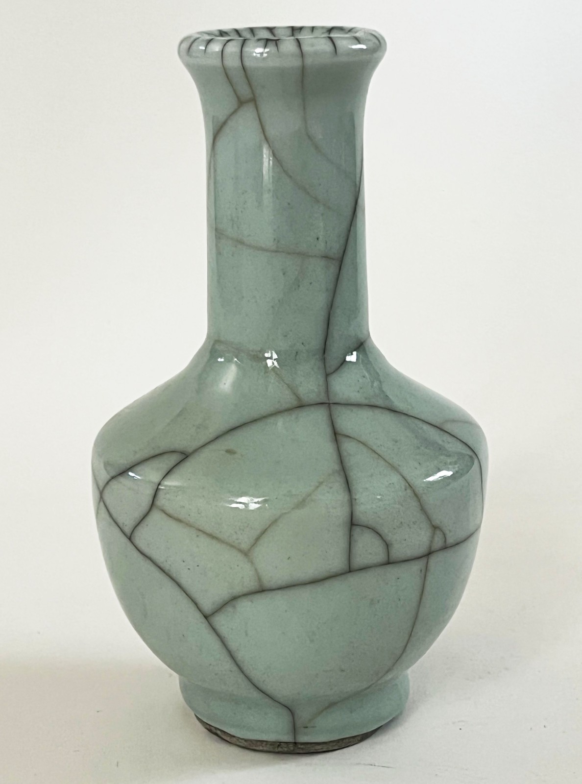 VTG ANTIQUE CHINESE PORCELAIN LONGQUAN CELADON MONOCHROME CRACKLE GLAZE 7″ VASE