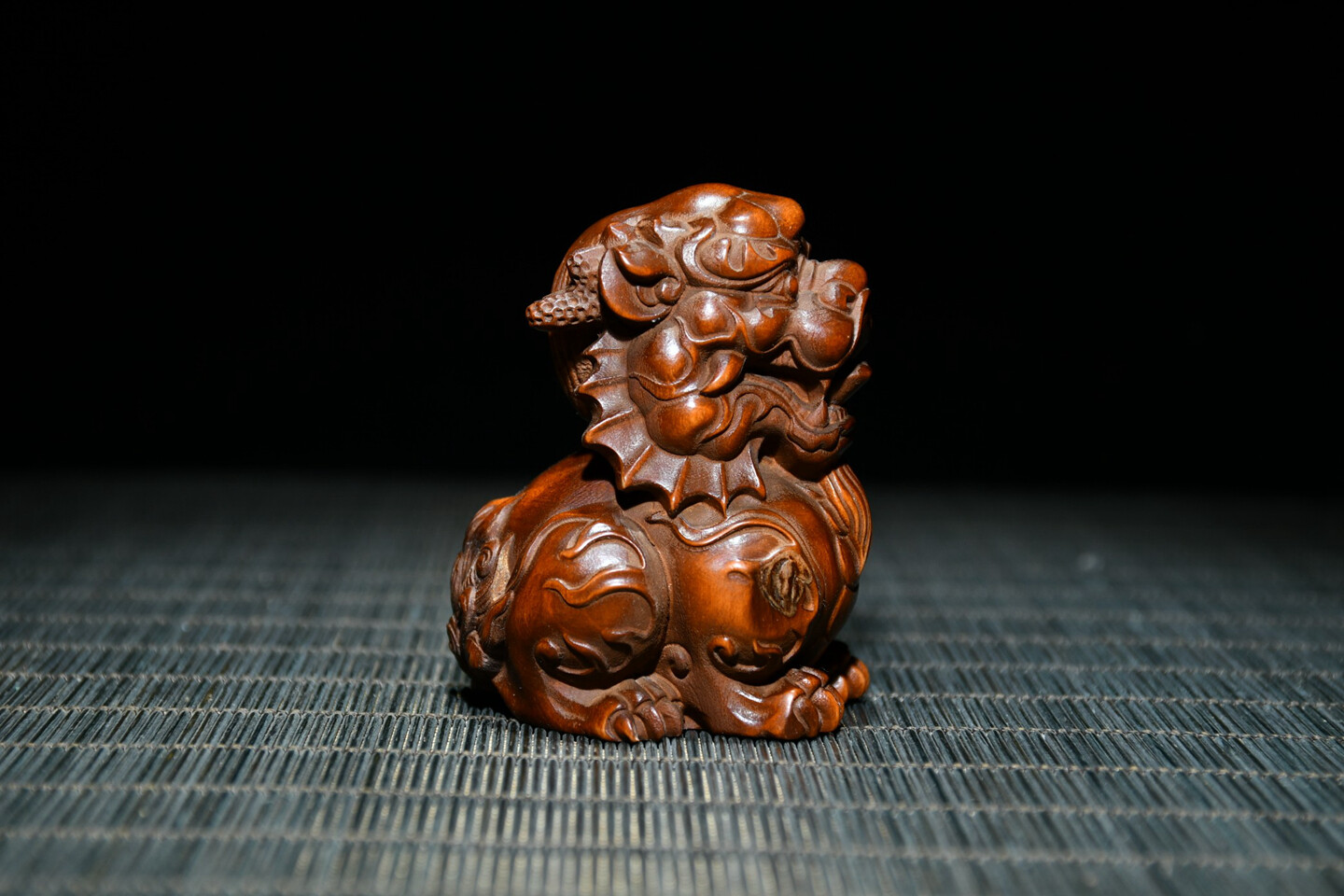 Home Decor Art Gift Chinese Antique Boxwood Sculpture Hand Carved Lion Statue