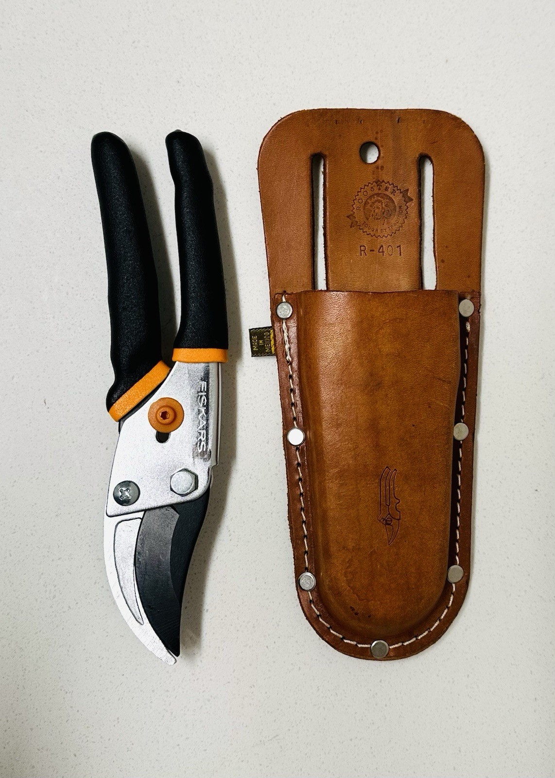 Fiskars Pruning Shears w/ Vintage Rogers & Spencer R-401 Leather Holster