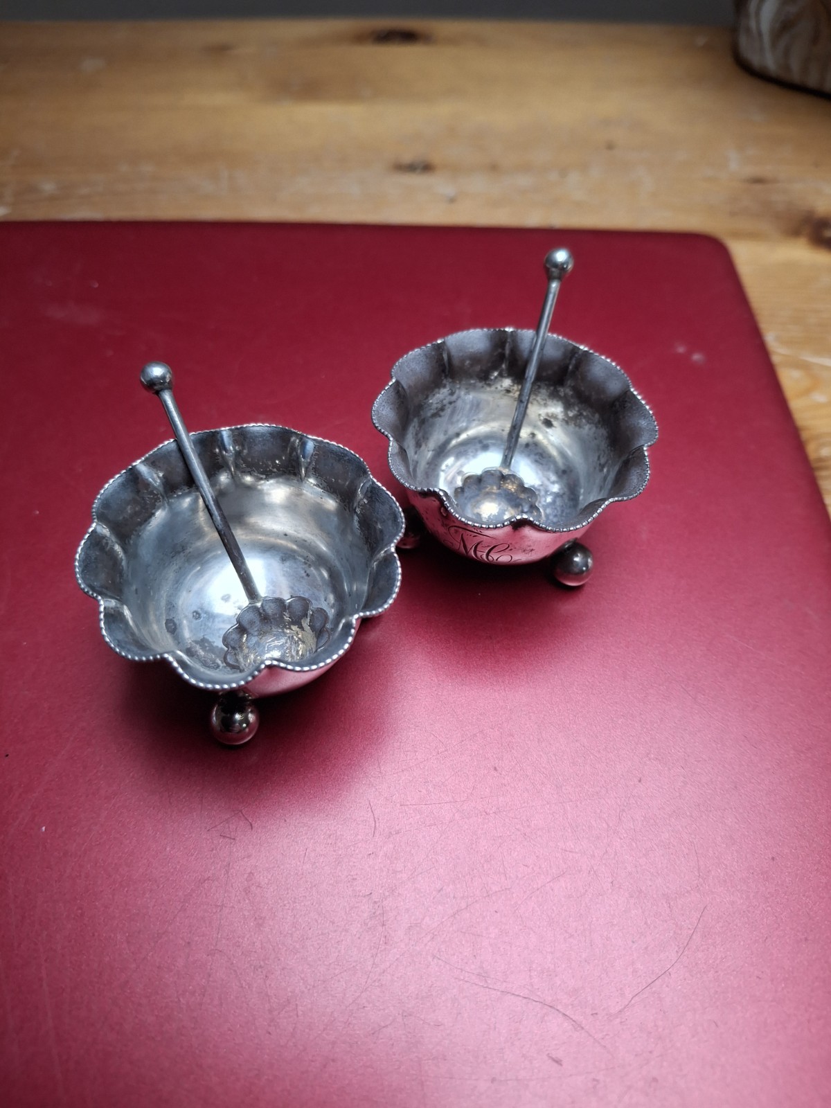 Lovely Old Pair Of Sterling Silver Salts & Spoons Matching-London Hallmark 34.6g