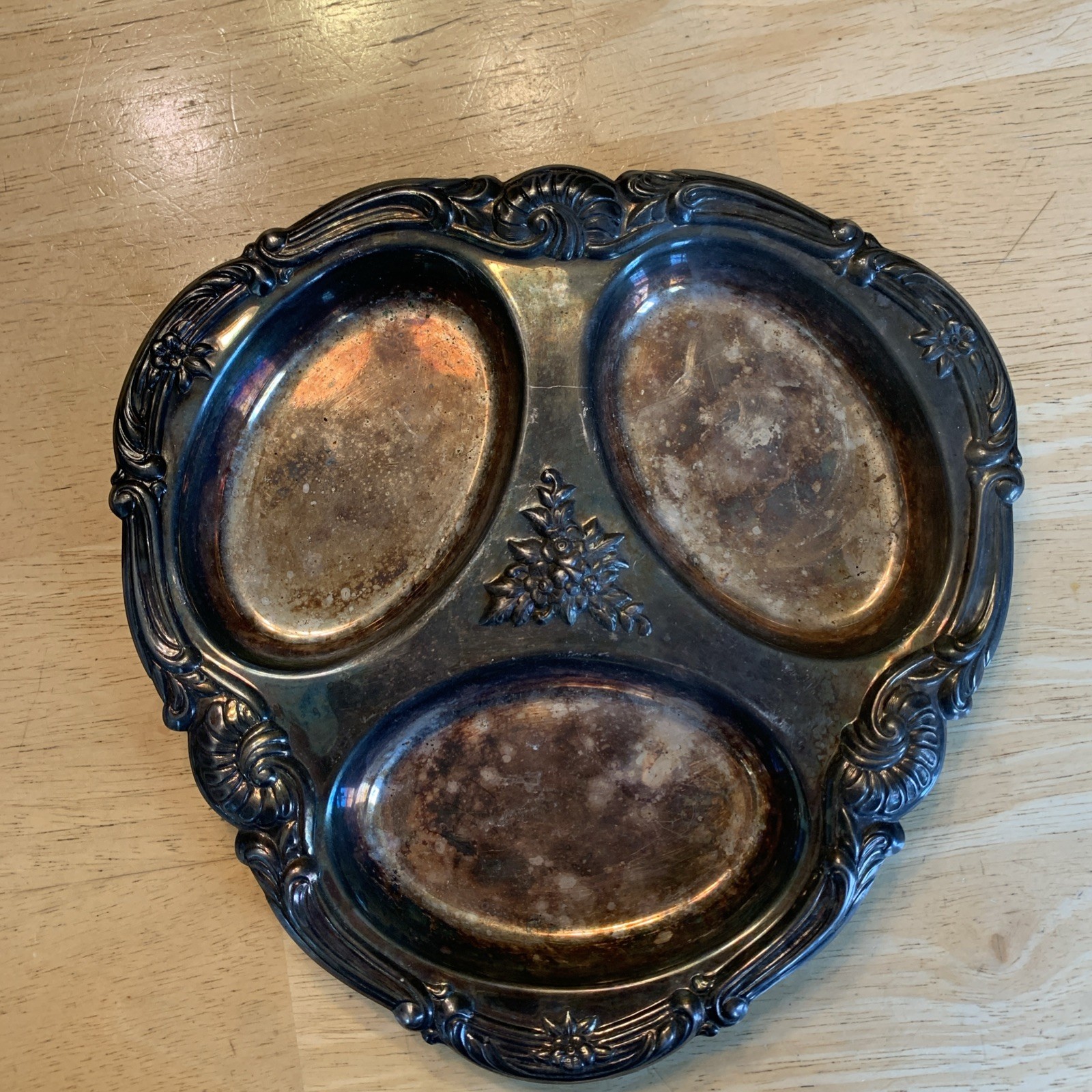 Vtg. Wallace Silver Plate Ornate Plate With Three Dividers 9.5” Made In USA