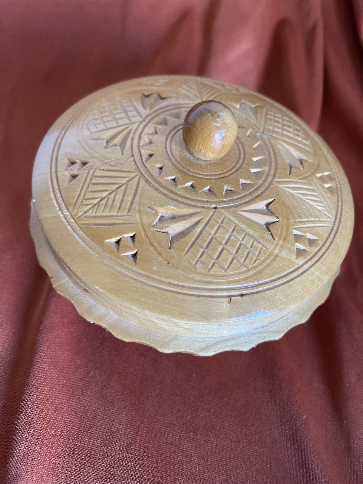 Vintage Scottish Thistle Turned Wooden Trinket Box 14cm Diam VG Lidded
