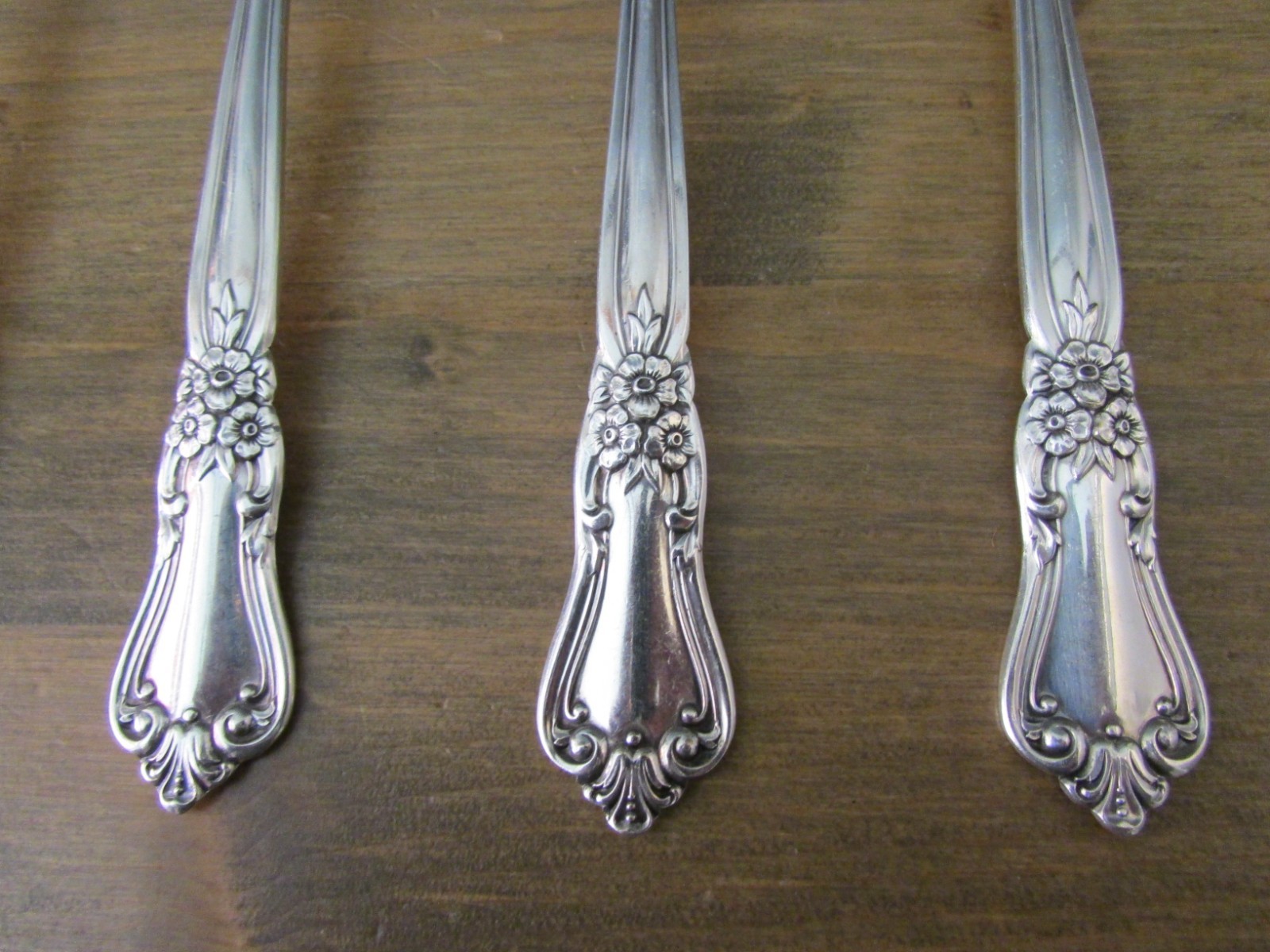 Wm A Rogers VALLEY ROSE Oneida Silverplate Vintage 1956-1974 6 Serving Pieces