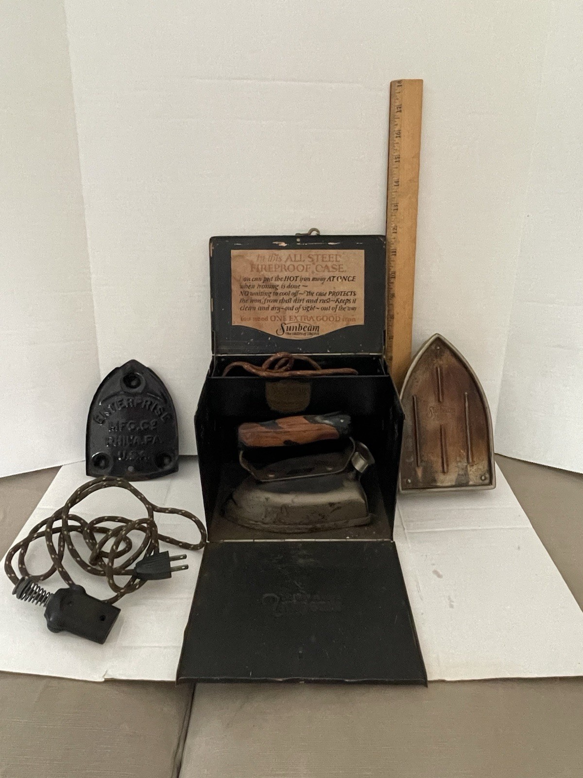 Sunbeam Electric Iron w Metal Box, Chicago Flexible Shaft Co Early 1900