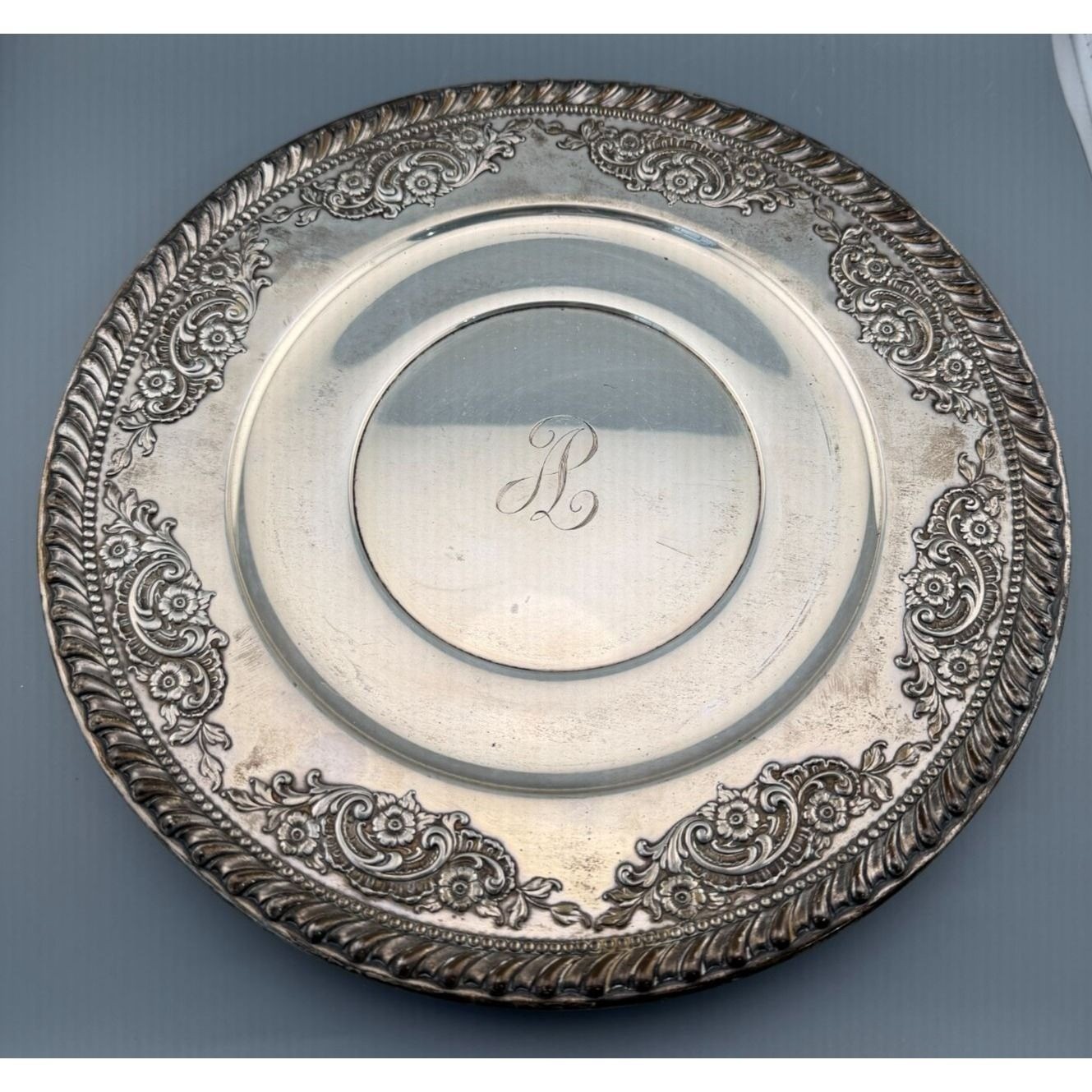 Wallace Sterling Silver 10.5″ Serving Plate • 334g • Marked 4440-9