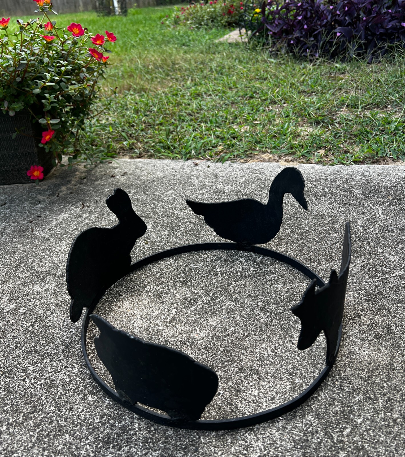 WROUGHT IRON FOLK ART FARM ANIMALS CENTERPIECE CANDLE SHADOW CASTER VINTAGE RING