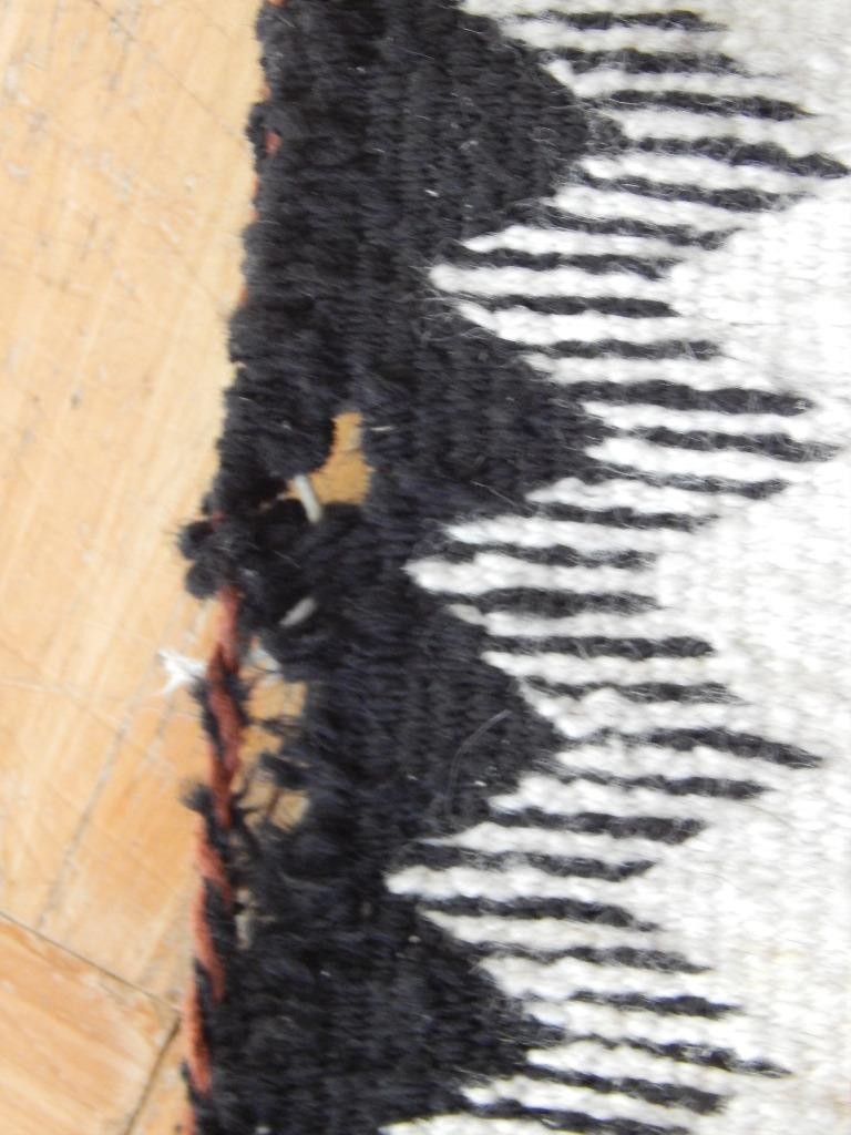 FINE WEAVE VINTAGE NAVAJO INDIAN ‘CRYSTAL” RUG – NICE SIZE + VERY VISUAL DSGN