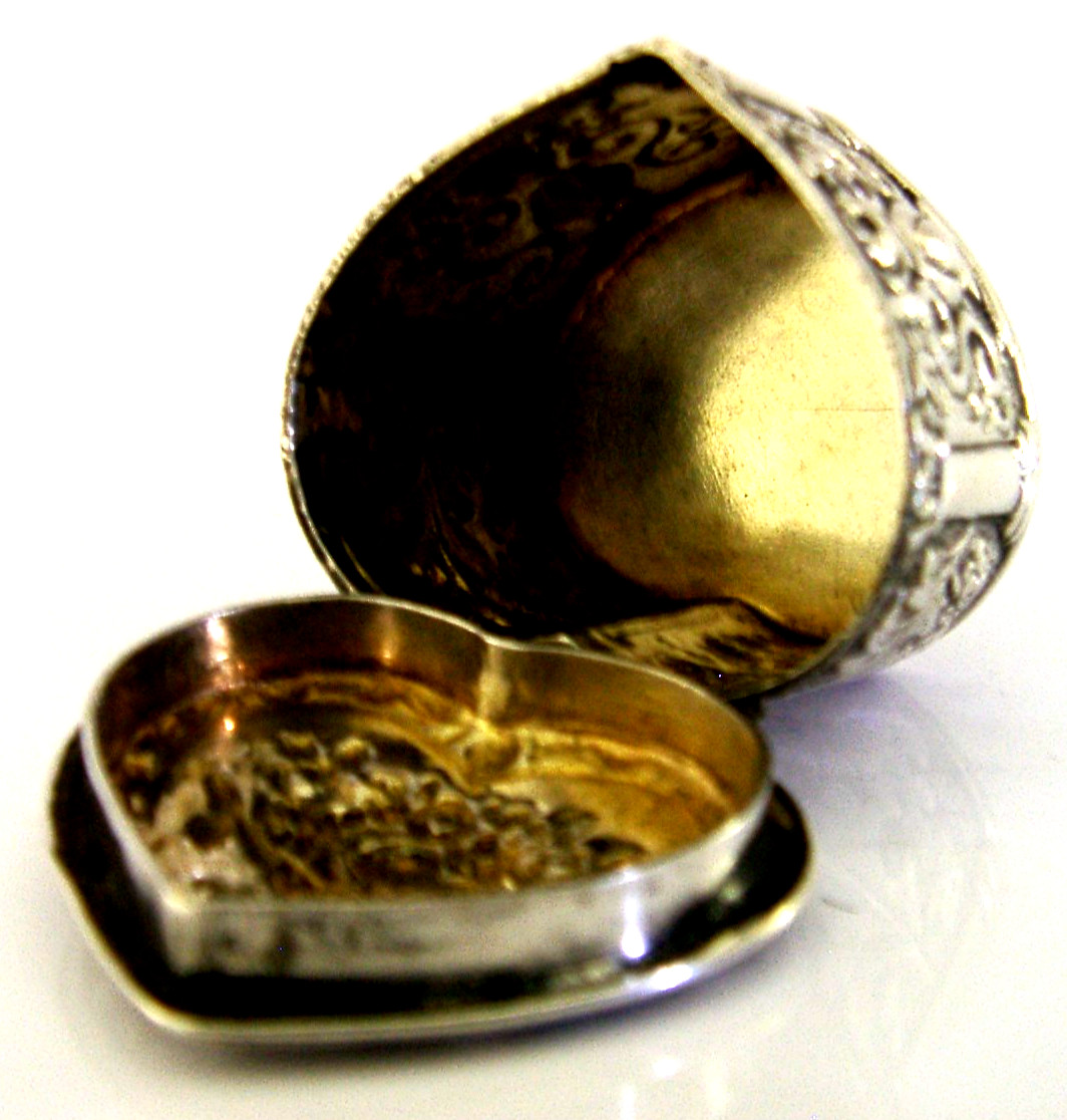 PRETTY SOLID SILVER LOVE HEART BOX c1900 ANTIQUE